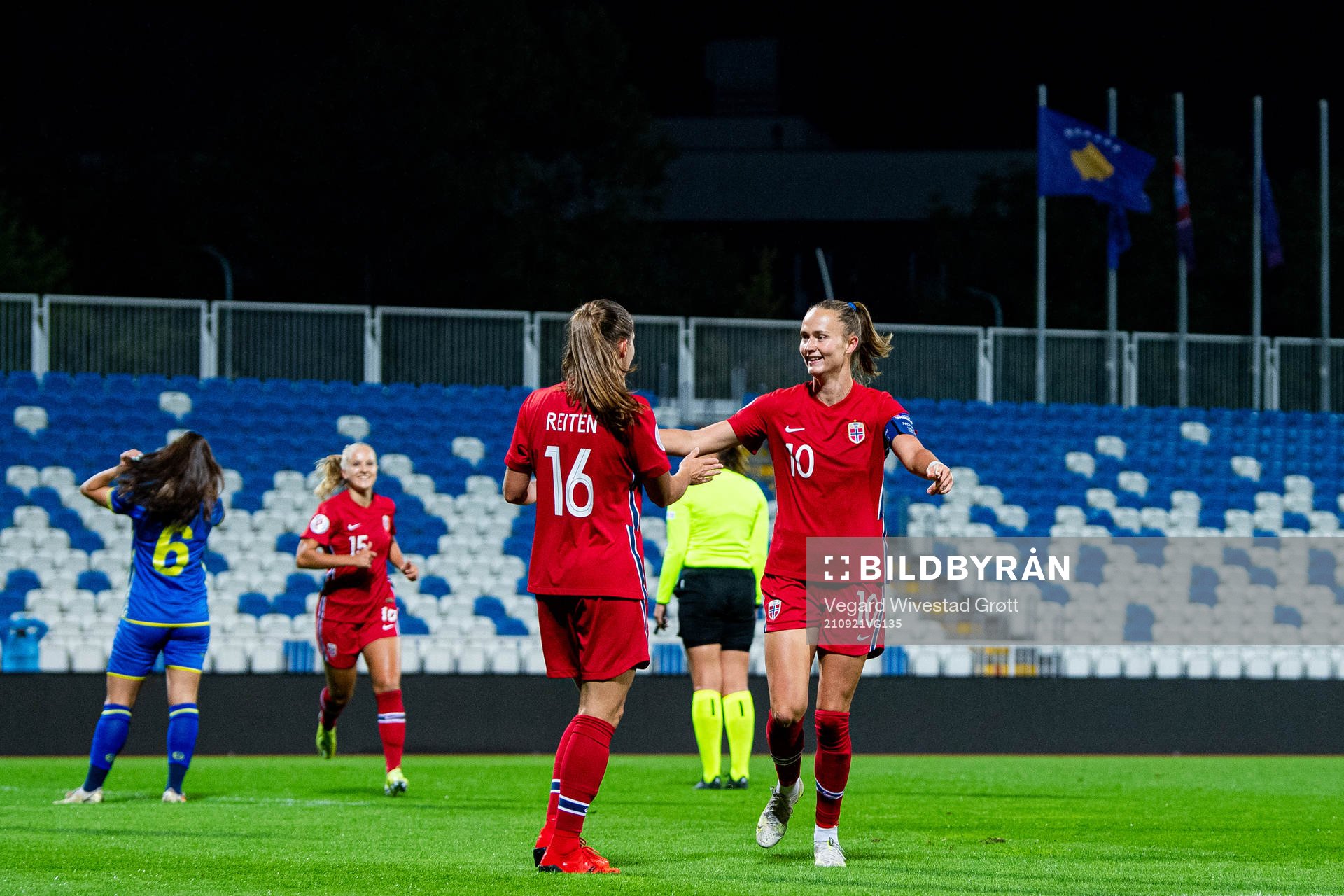 Guro Reiten of Norway celebrates with teammate Caroline