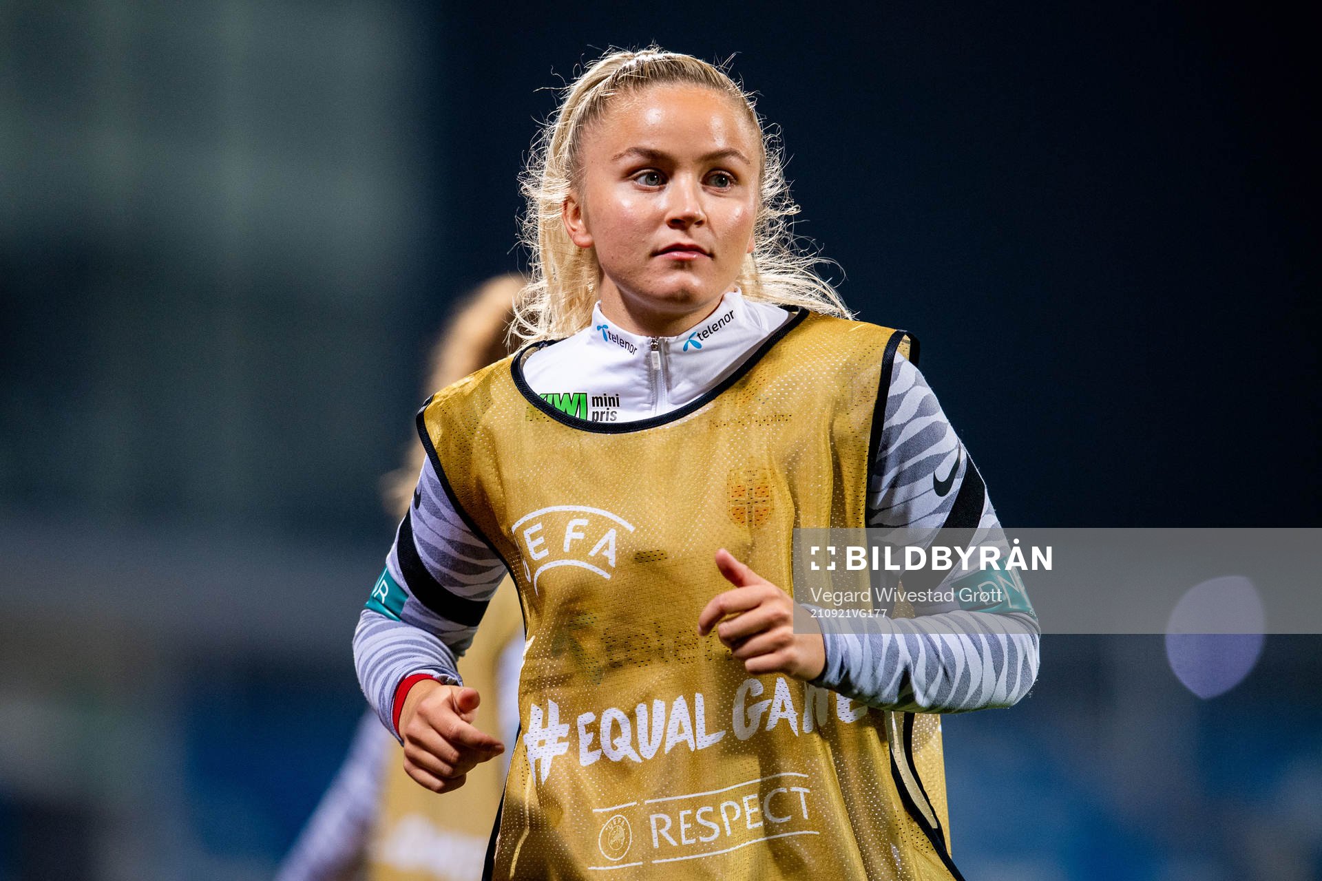 Anna Jøsendal of Norway warms up