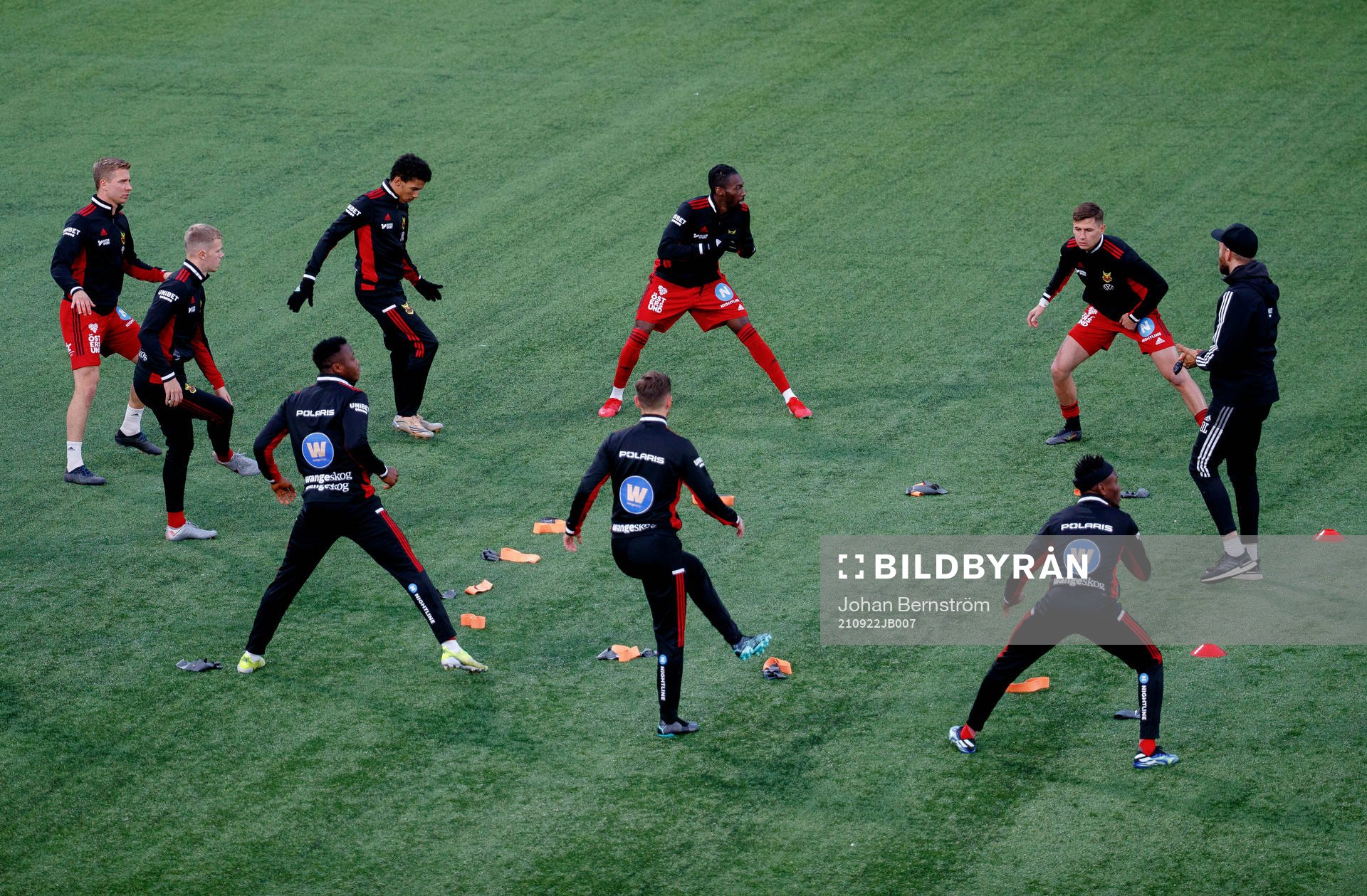 Östersunds spelarna värmer upp
