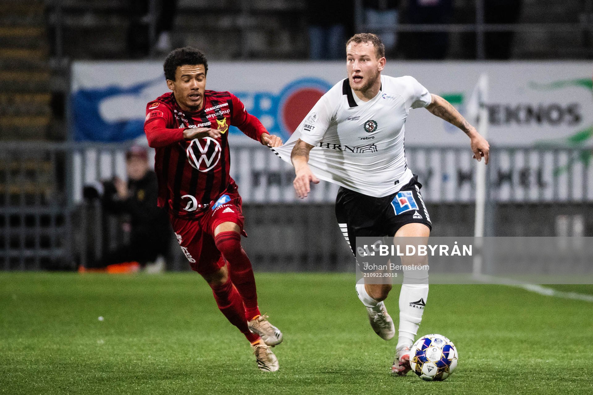 Östersunds Jerell Sellars och Örebros Andreas Skovgaard