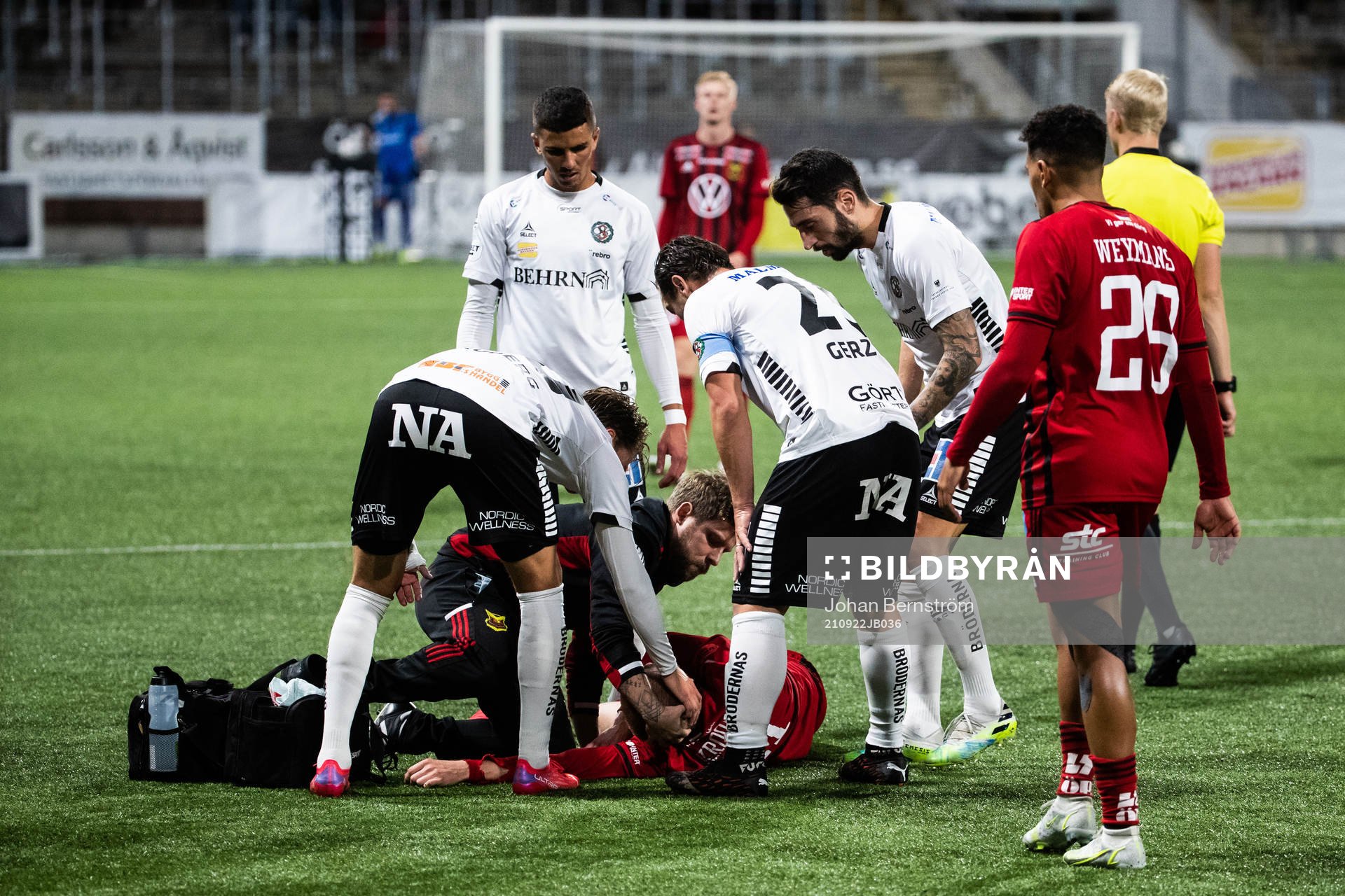 Östersunds Simon Kroon har ont