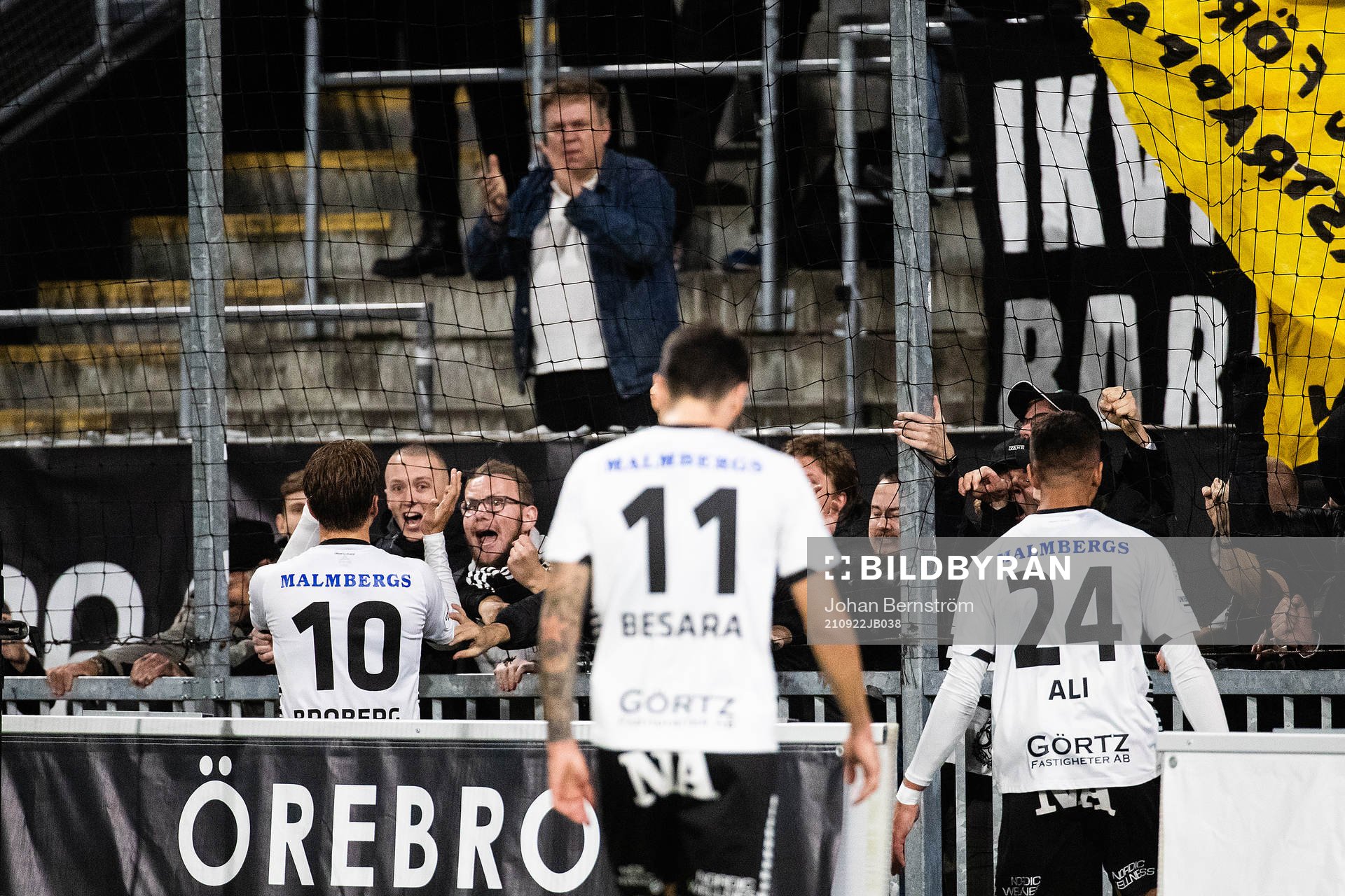 Örebros Martin Broberg jublar