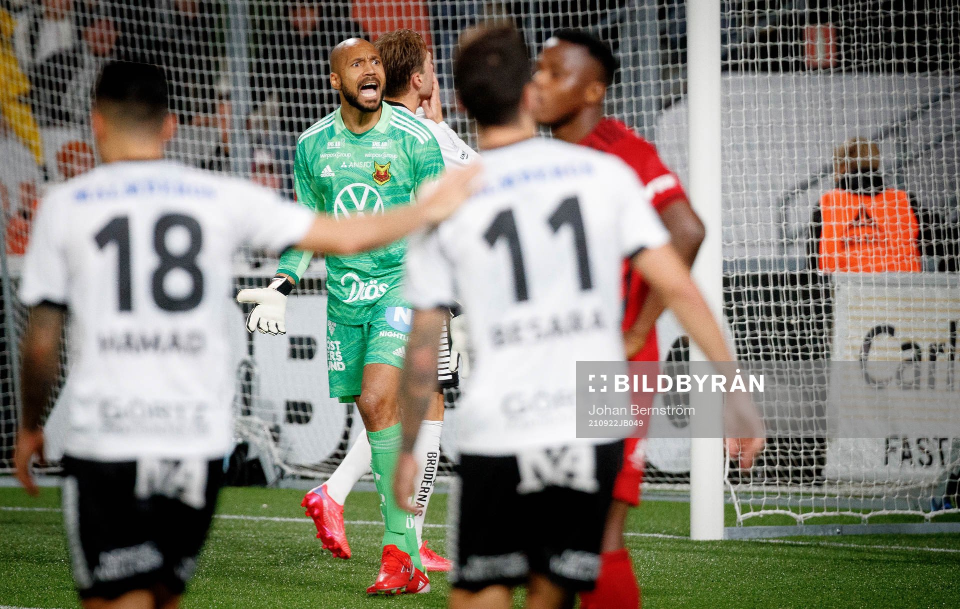 Östersunds målvakt Aly Keita deppar vid 0-2