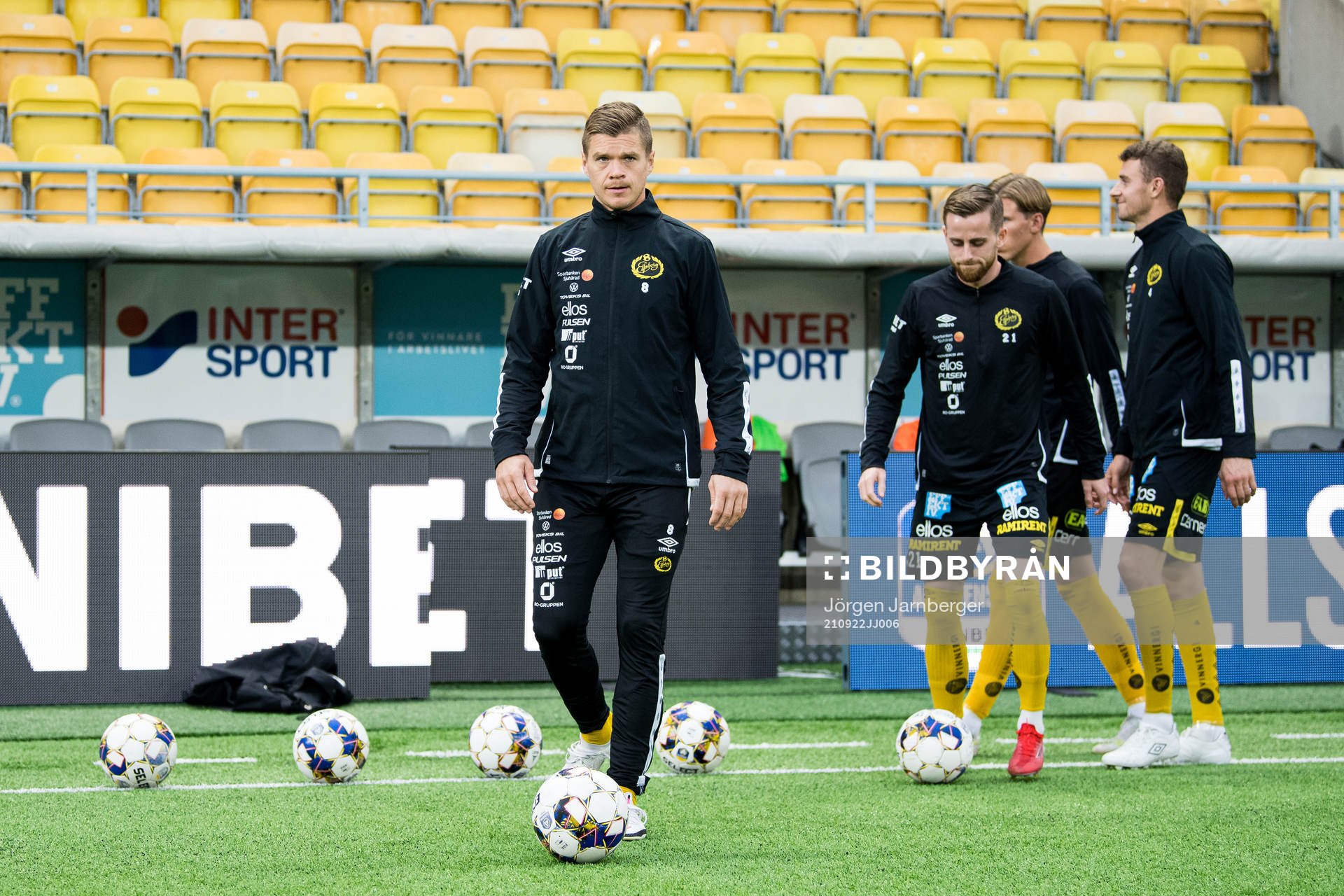 Elfsborgs Samuel Holmén kommer in till uppvärmning