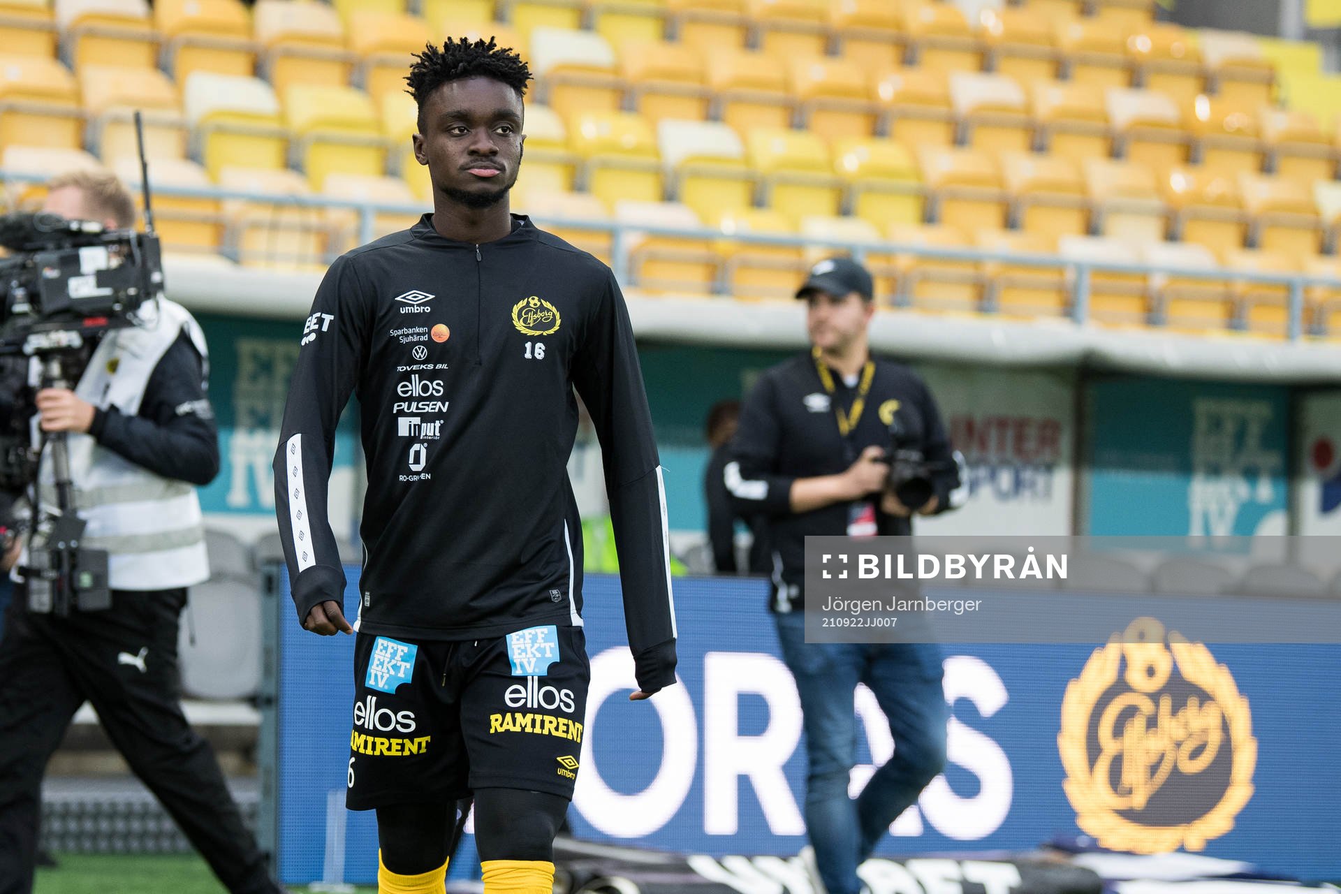 Elfsborgs Emmanuel Boateng kommer in till uppvärmning