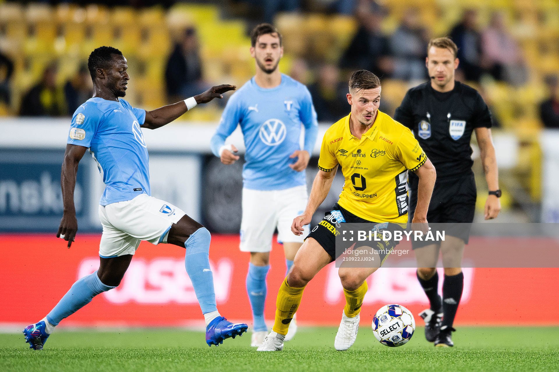 Elfsborgs Simon Olsson och Malmö FFs Bonke Innocent