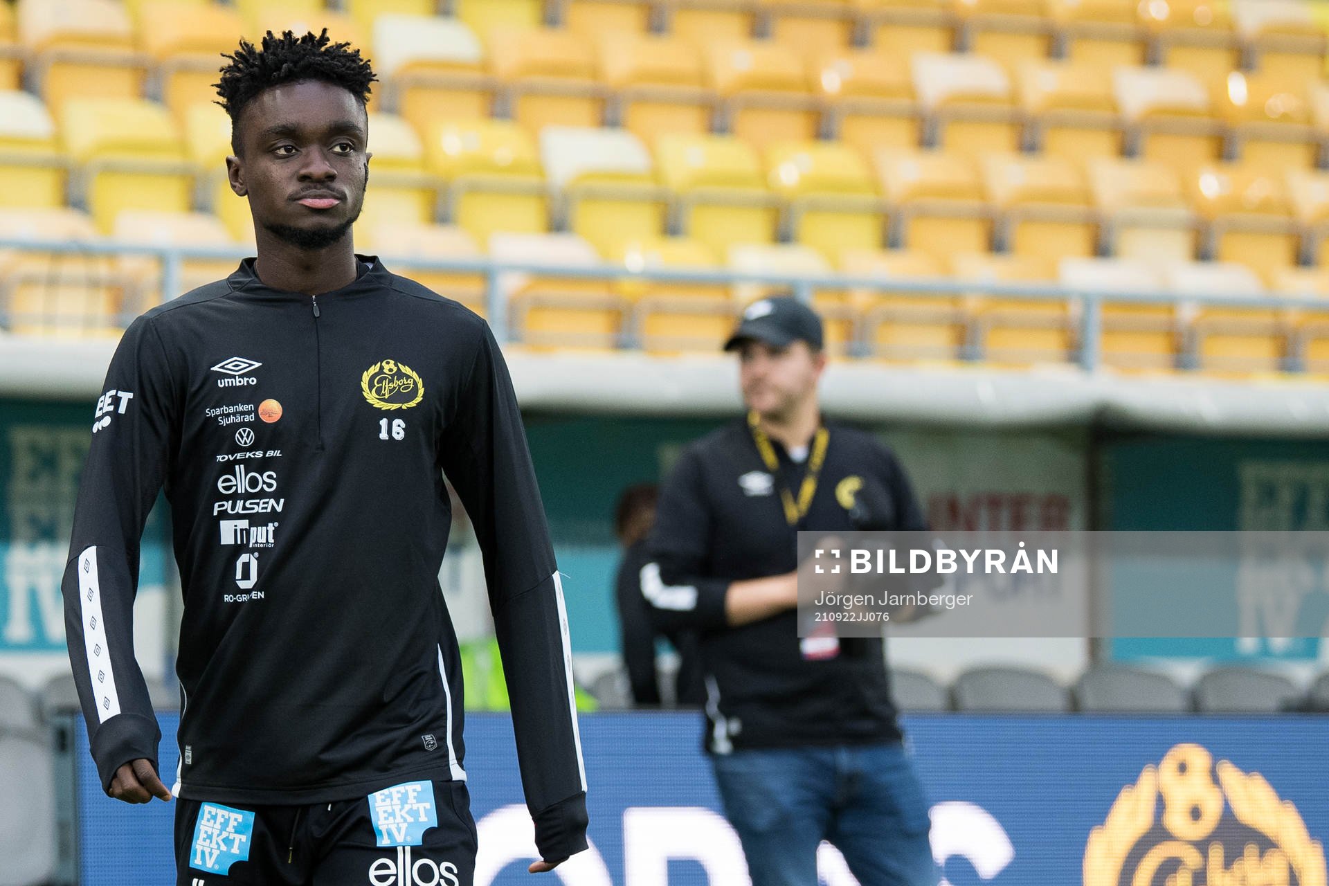 Elfsborgs Emmanuel Boateng kommer in till uppvärmning
