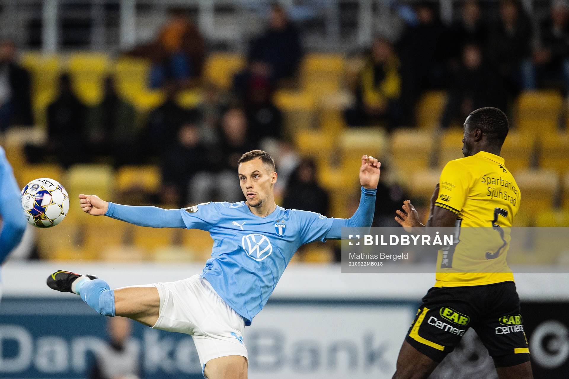 Malmö FFs Veljko Birmancevic och Elfsborgs Maudo Lamine