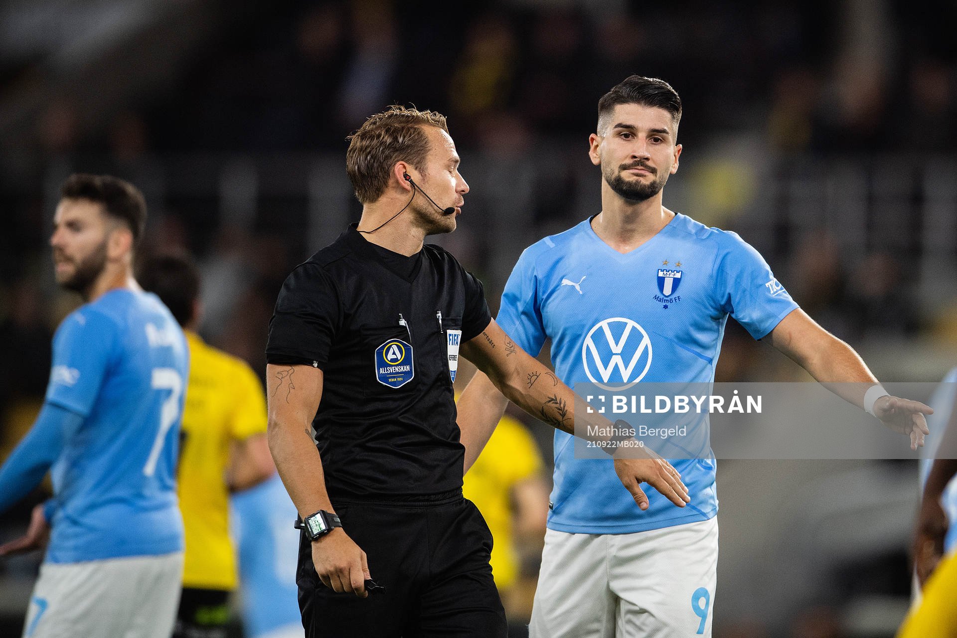 Malmö FFs Antonio Colak reagerar mot Domare Kristoffer