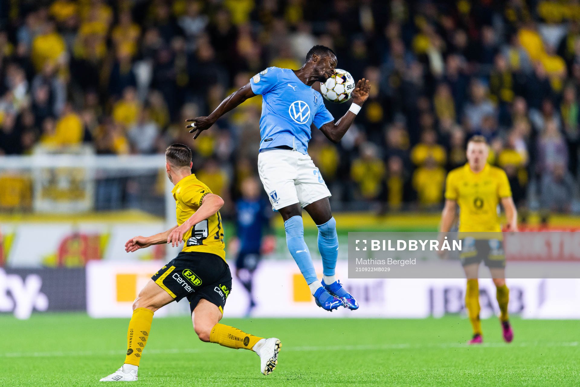 Elfsborgs Simon Olsson och Malmö FFs Bonke Innocent