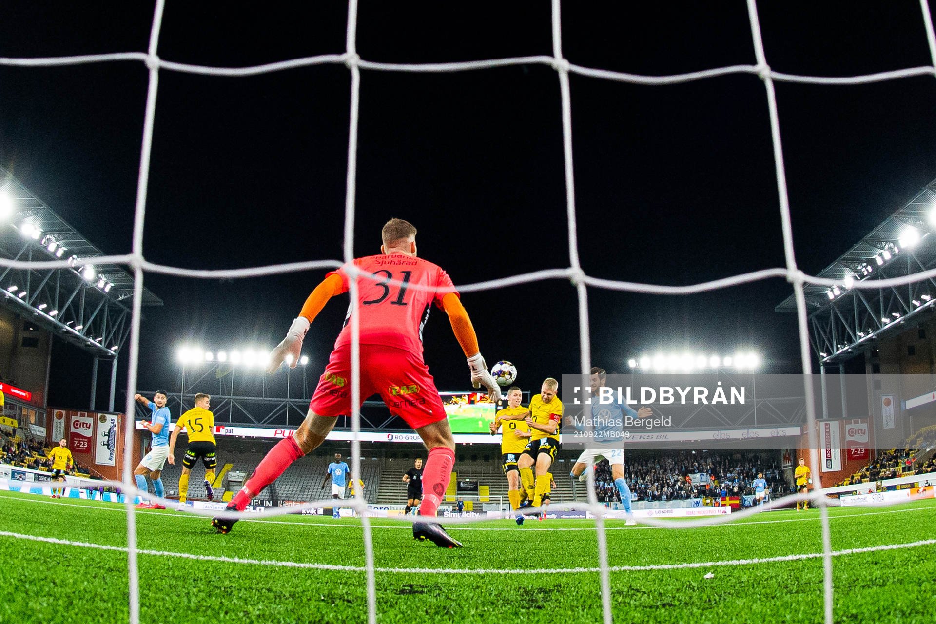 Elfsborgs Johan Larsson och Malmö FFs Adi Nalic vid