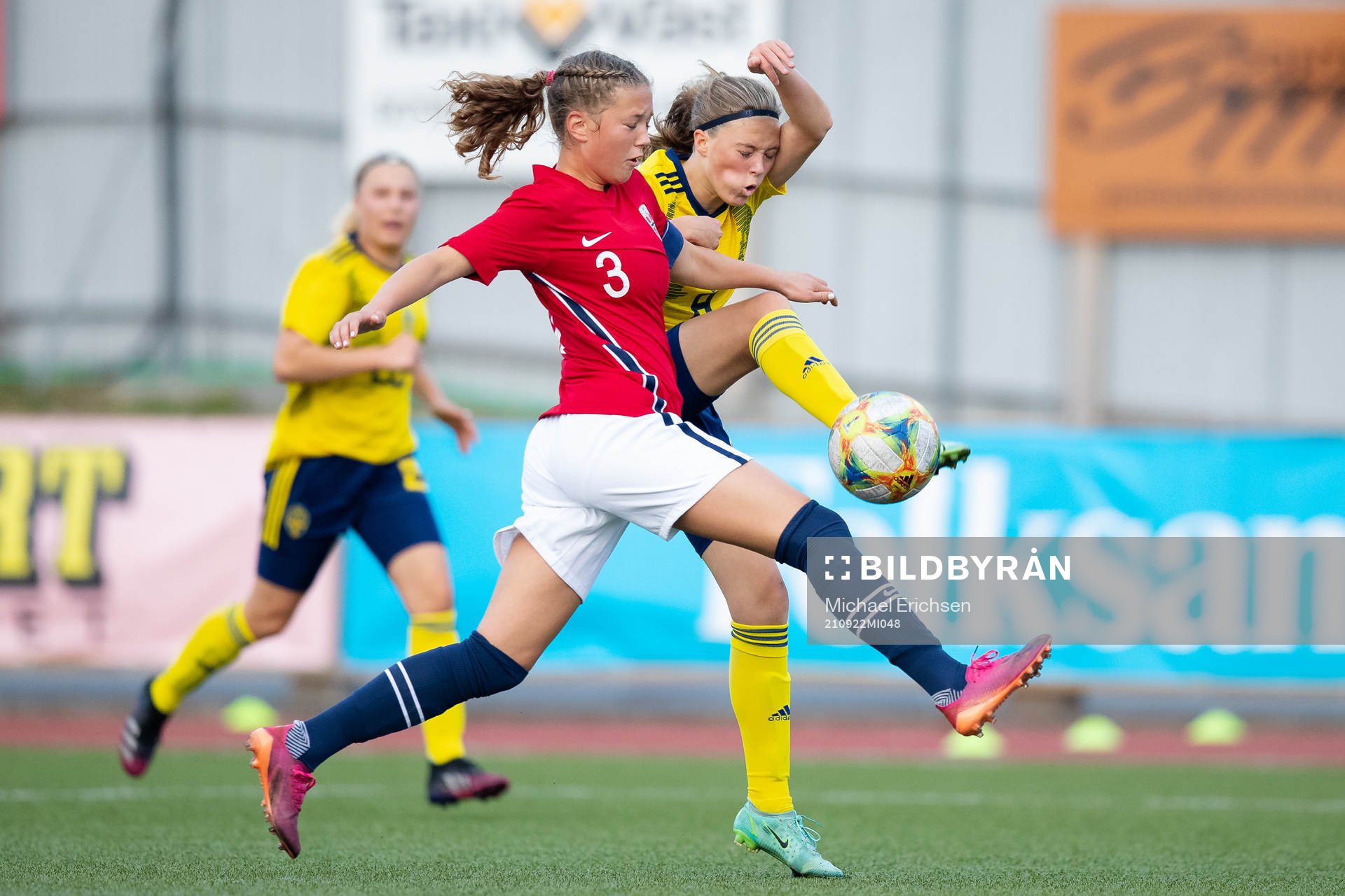 Norges Silje Bjåstad och Sveriges Ida Björnberg