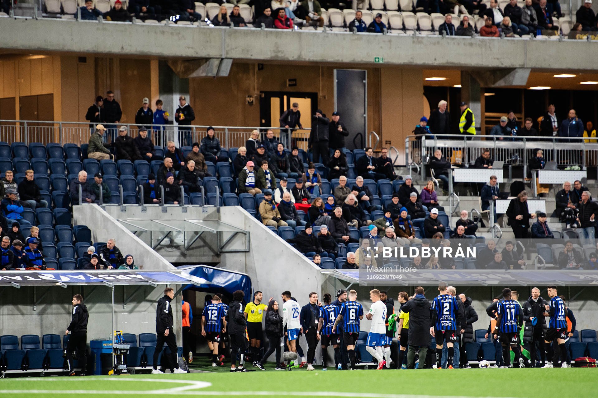 Spelarna lämnar planen