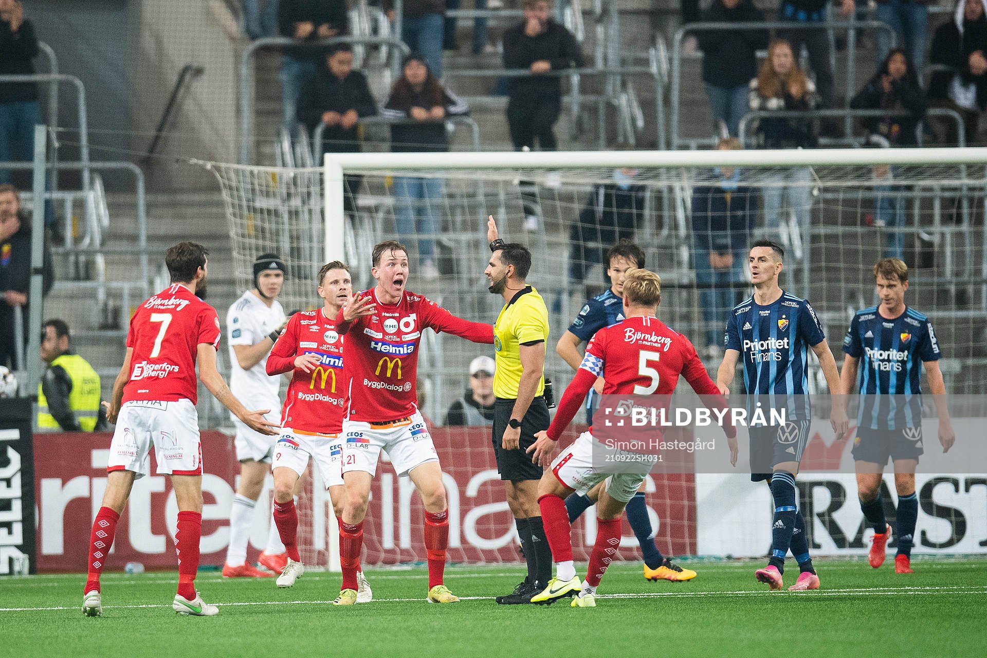 Degerfors spelare reagerar mot domare domare Granit