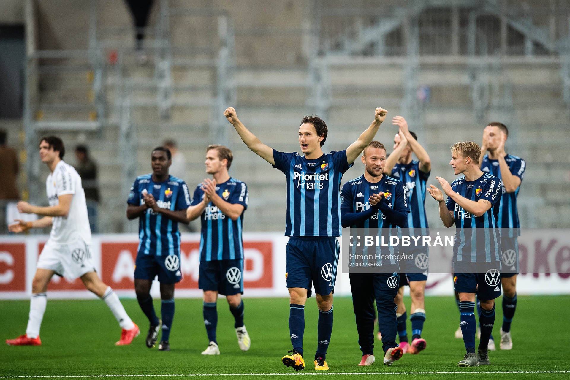 Djurgårdens Hjalmar Ekdal jublar efter fotbollsmatchen i Allsvenskan mellan Djurgården och Degerfors den 22 september 2021 i Stockholm.