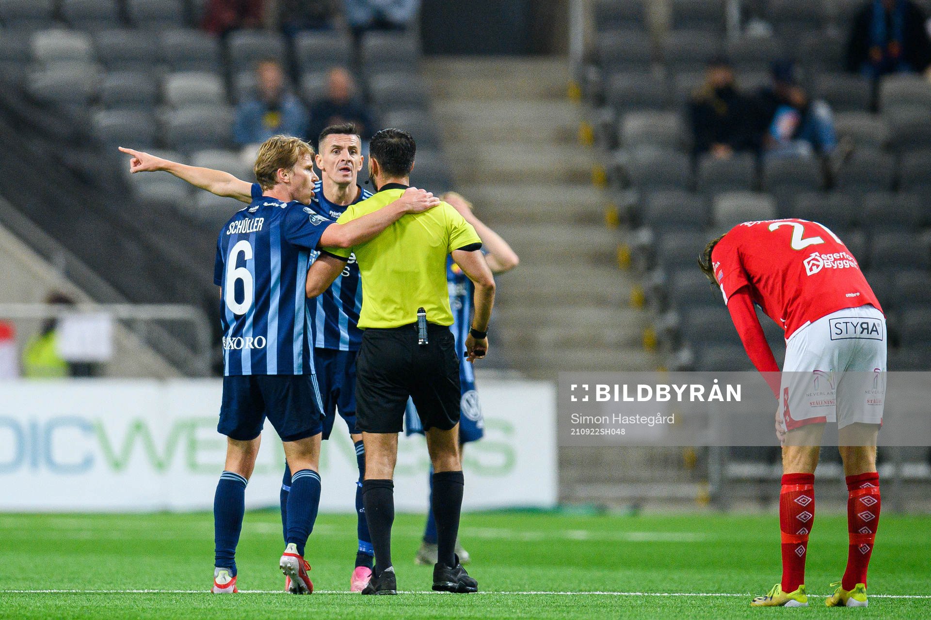 Djurgårdens Rasmus Schüller och Haris Radetinac reagerar