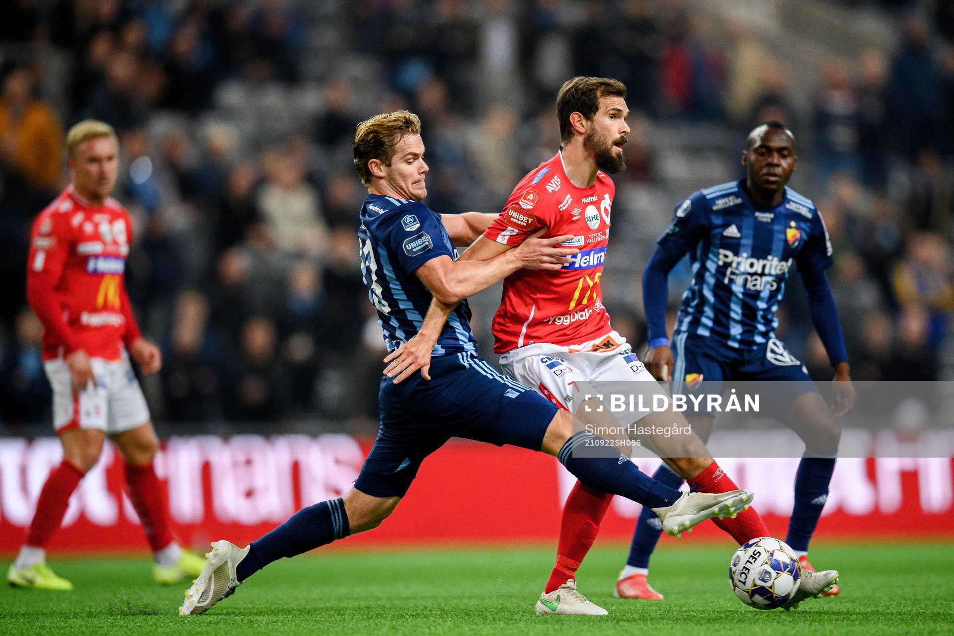 Djurgårdens Hampus Finndell och Degerfors Sebastian Olsson