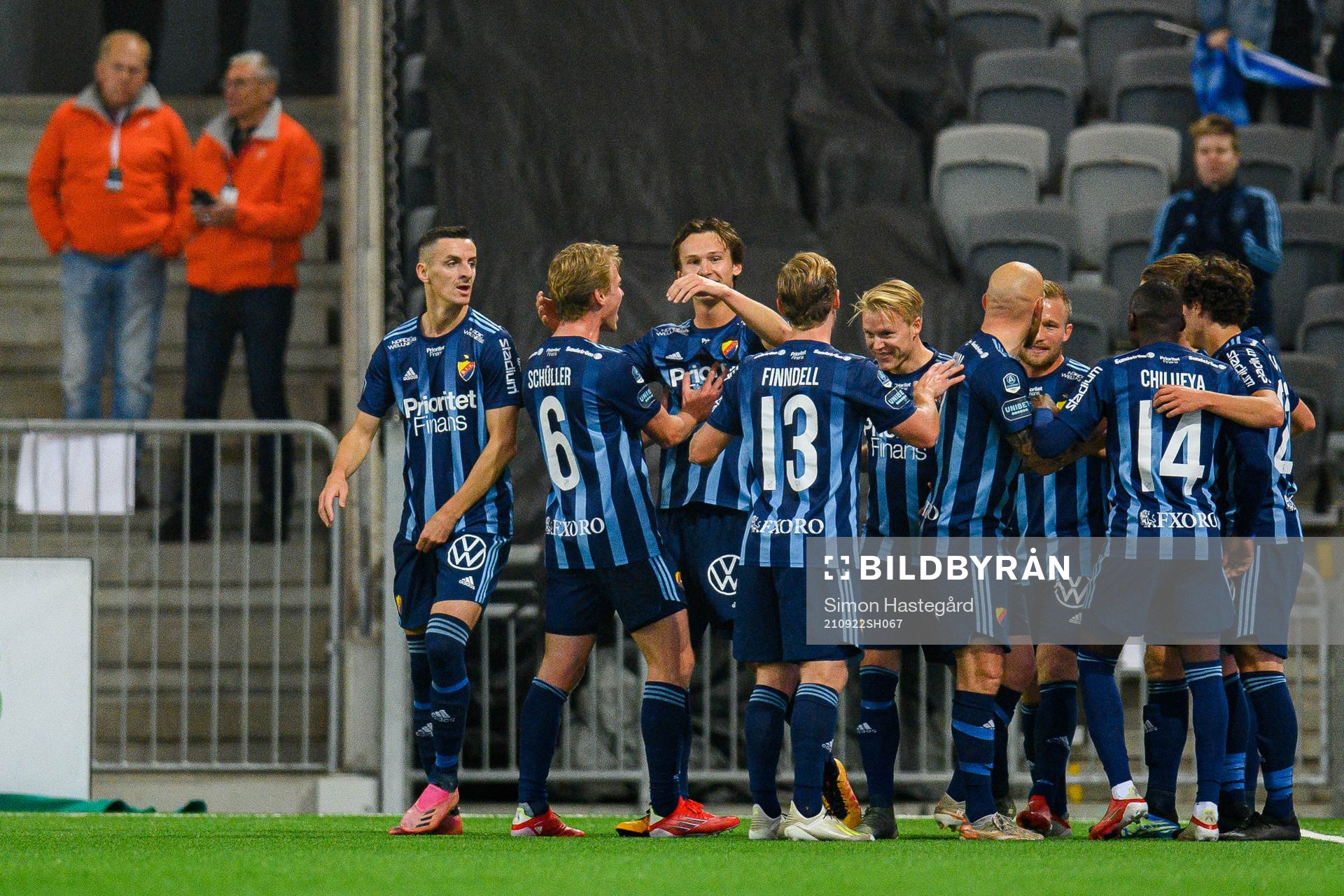 Djurgårdens spelare jublar med Hjalmar Ekdal