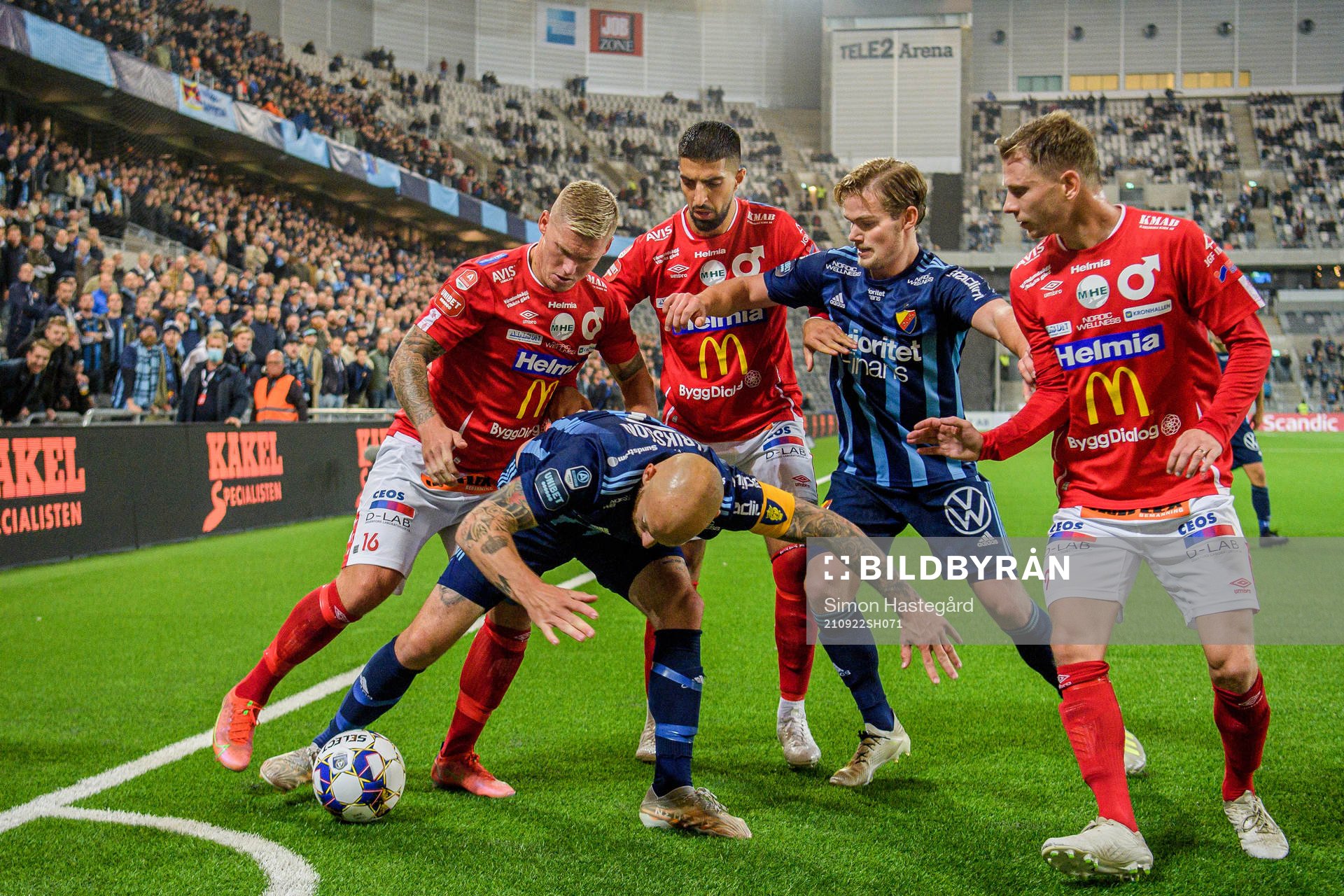 Djurgårdens Magnus Eriksson och Hampus Finndell i en kamp