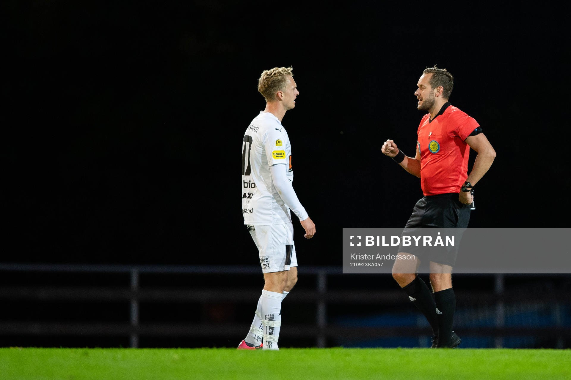 Häckens Gustav Berggren och domare Victor Wolf