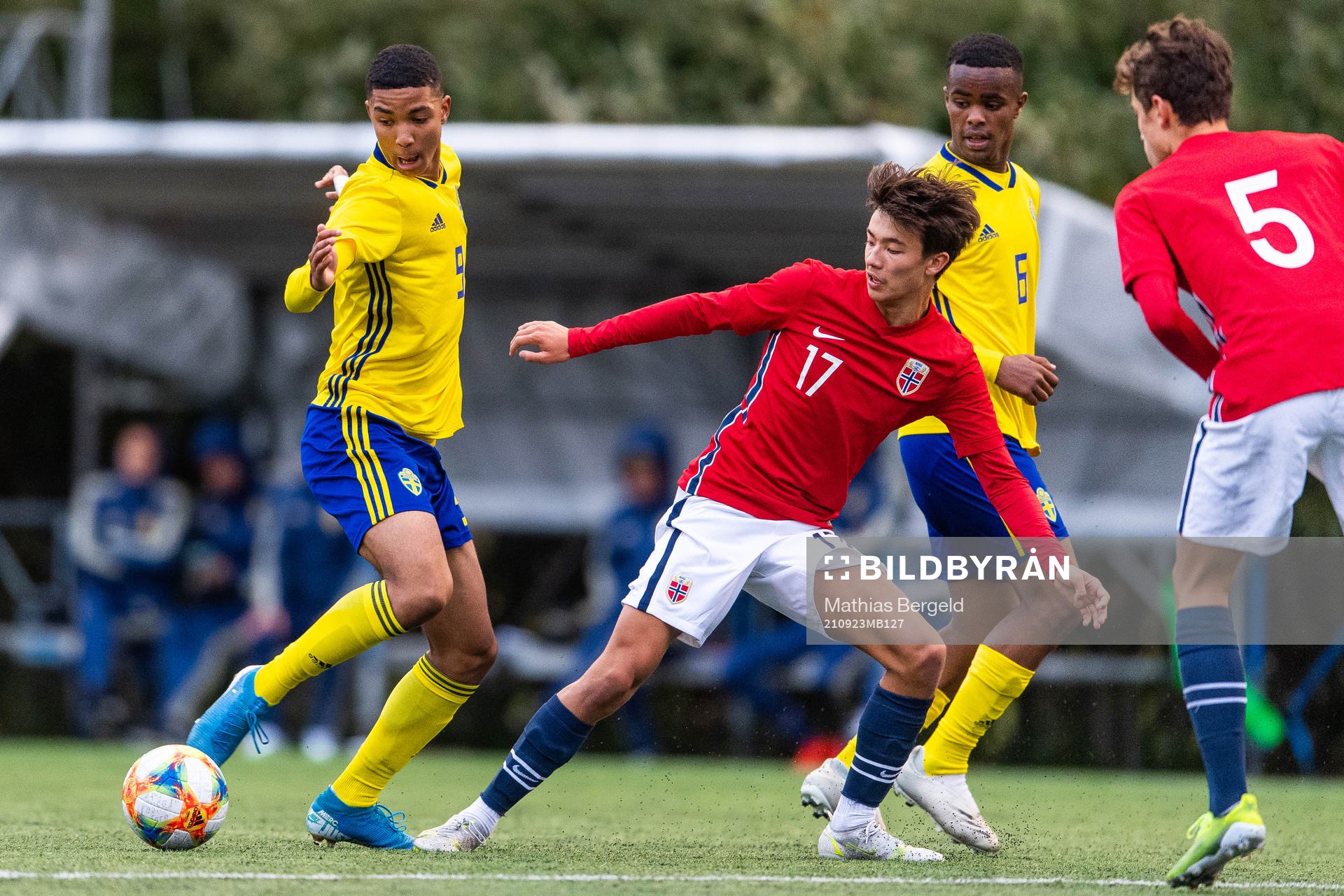Sveriges Jayson Ezeb och Norges Max Herman Bjurstrøm