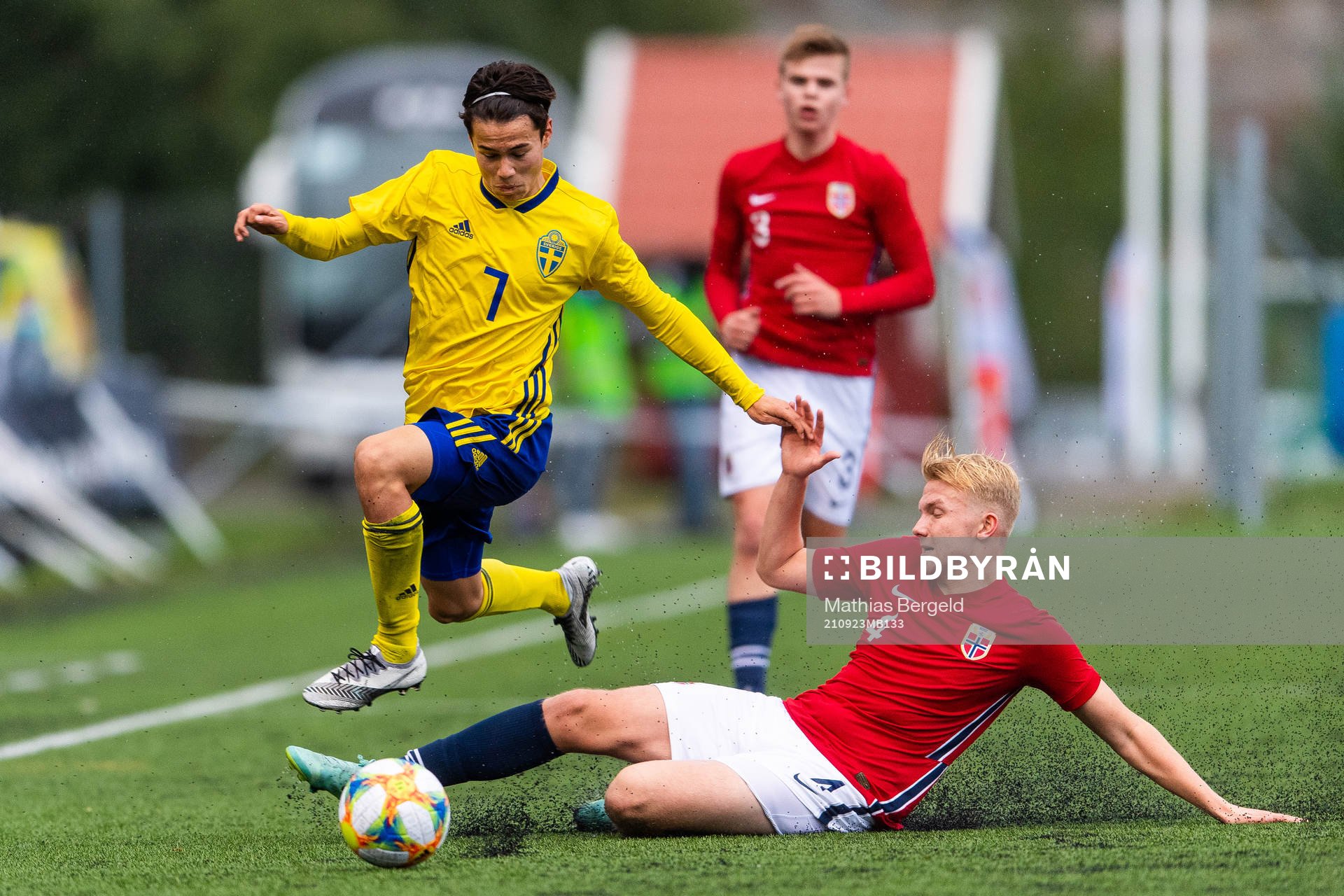 Sveriges Liam Mahachai Källman och Norges Elias Kringberg