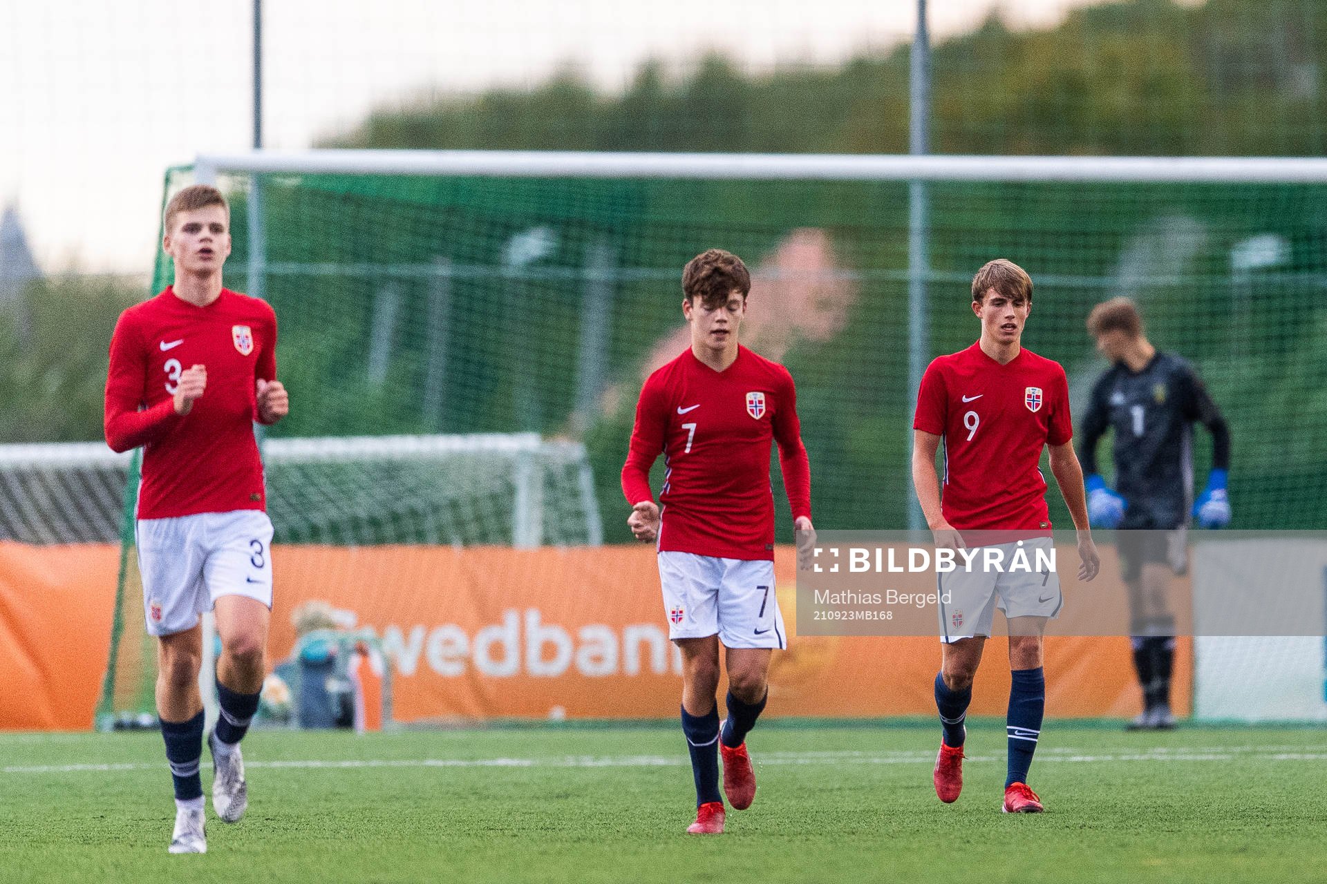 Norges Anders Rønne Børset, Sverre Halseth Nypan och Chrisander Sørum under träningslandskampen i fotboll mellan Sverige och Norge den 23 september 2021 i Skärhamn.