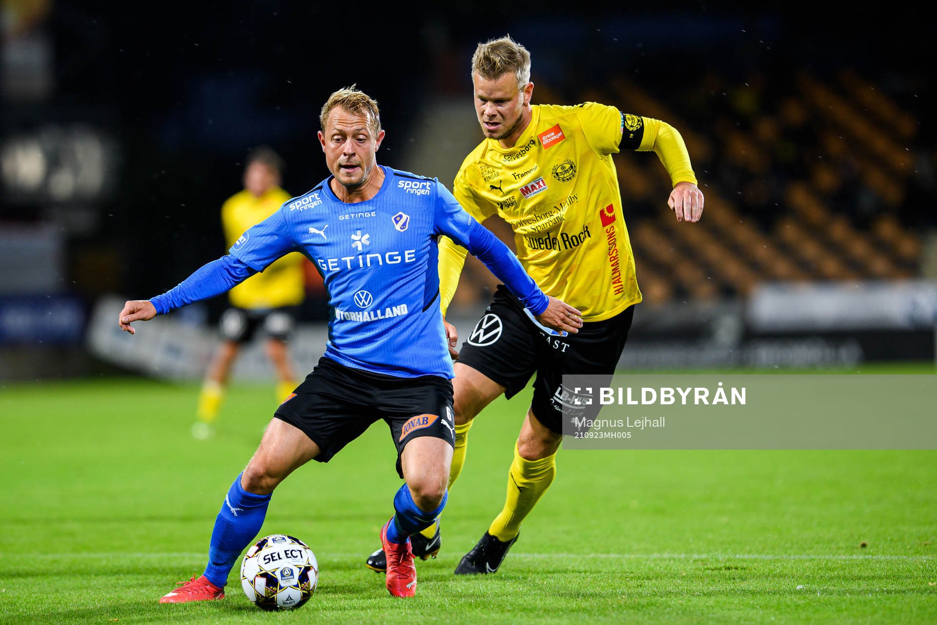 Halmstads Joel Allansson och Mjällbys David Löfquist