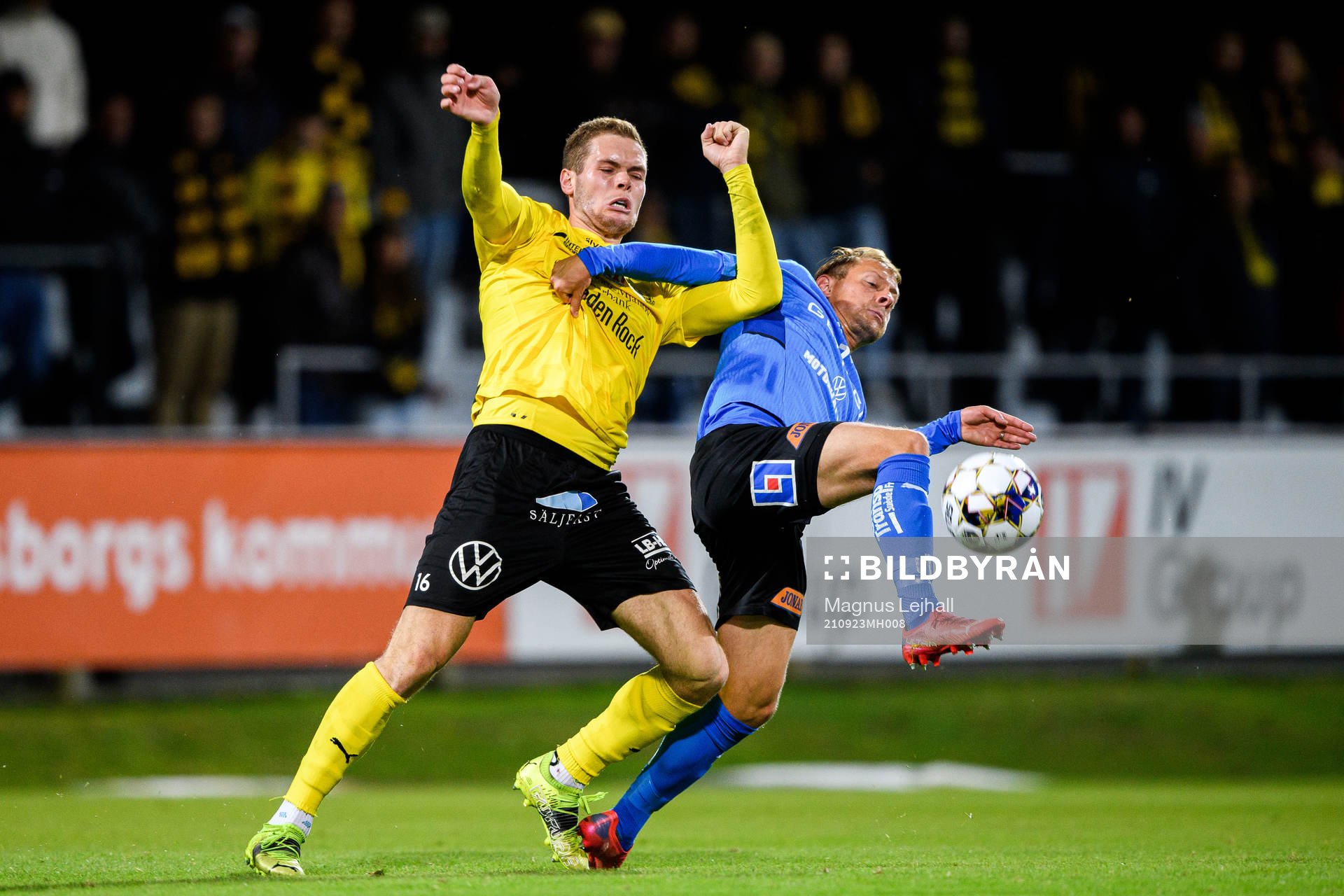 Mjällbys Jacob Bergström och Halmstads Joel Allansson