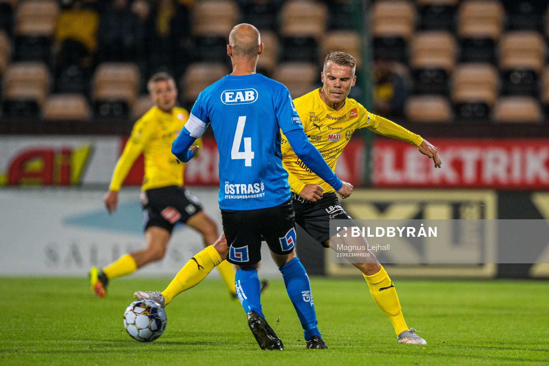 Mjällbys Elias Andersson  och Halmstads Andreas Johansson
