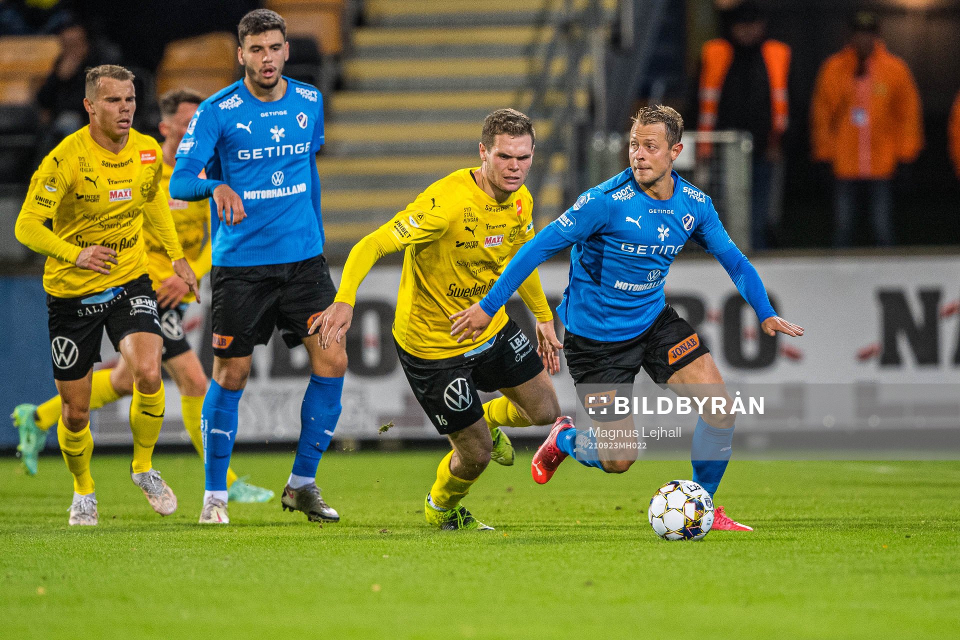 Mjällbys Jacob Bergström  och Halmstads Joel Allansson