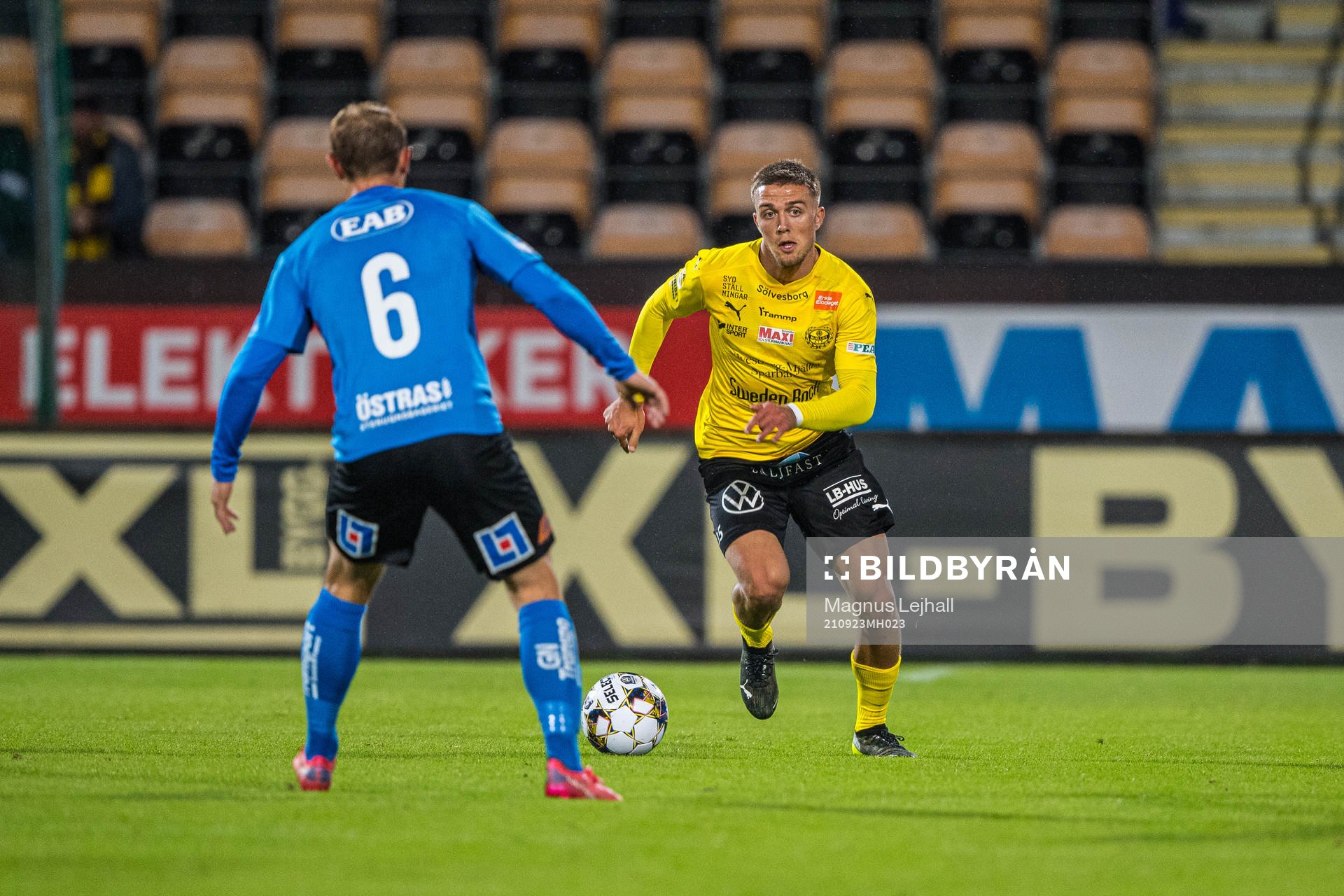 Halmstads Andreas Johansson  och Mjällbys Ivan Kricak