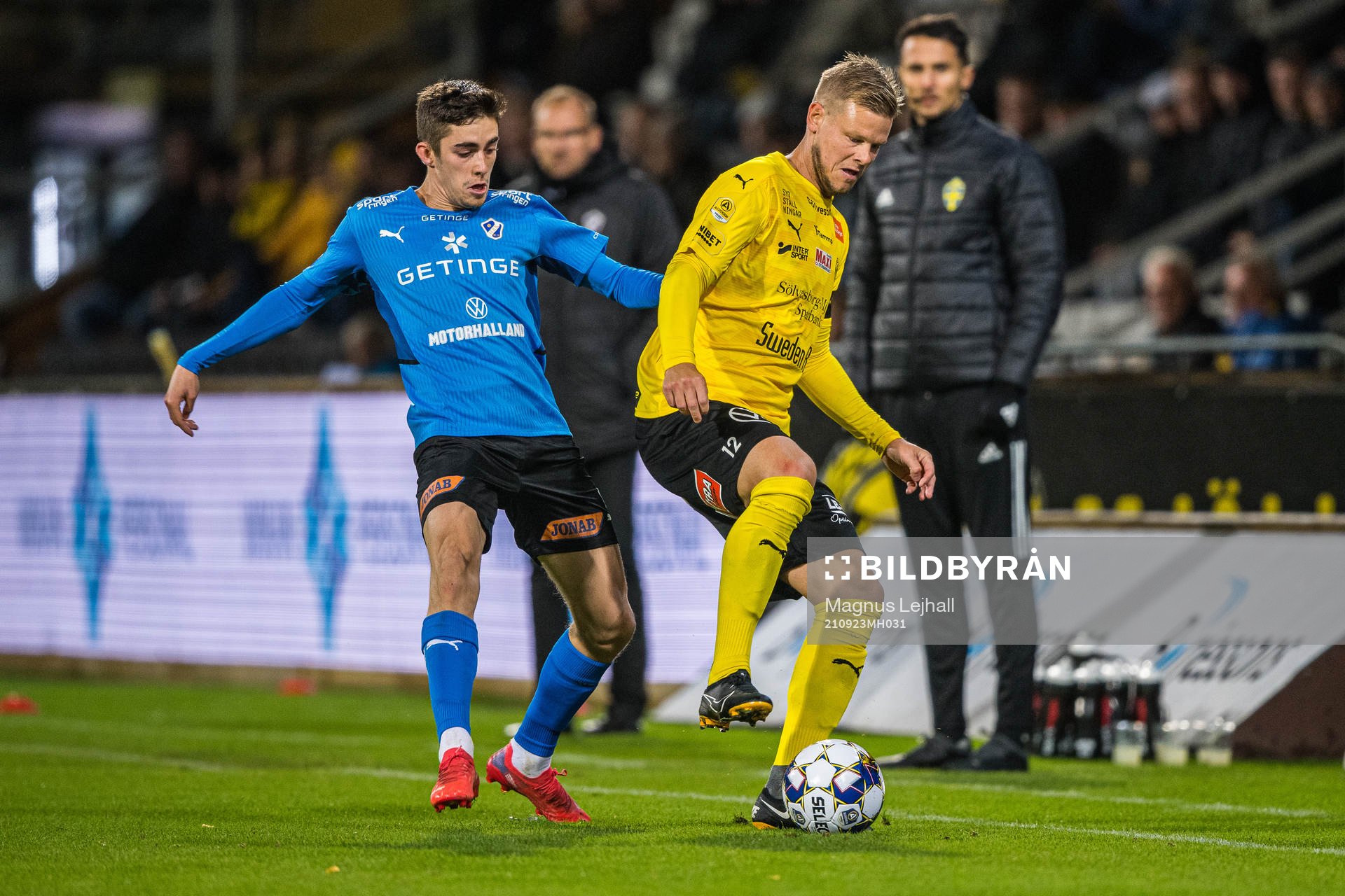 Mjällbys David Löfquist  och Halmstads Emil Tot Wikström