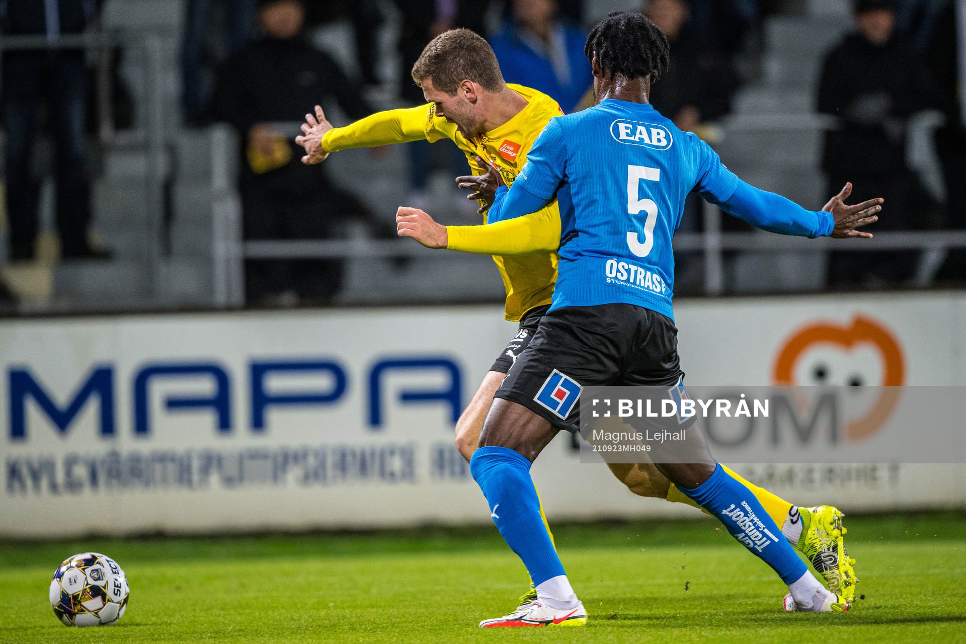 Mjällbys Jacob Bergström  och Halmstads Joseph Baffo