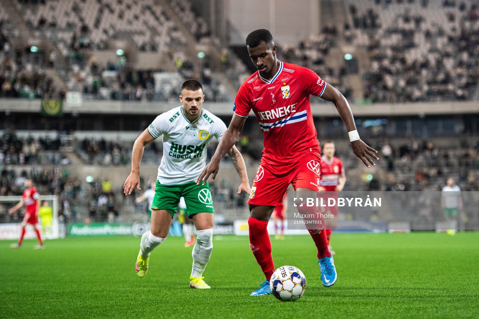 Hammarbys Vladimir Rodic och IFK Göteborgs Bernardo Vilar