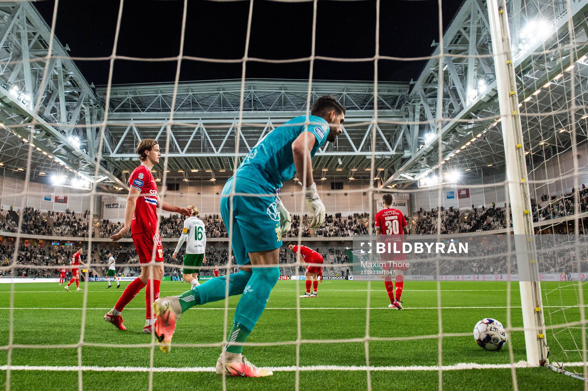 IFK Göteborgs August Erlingmark och målvakt Ioannis