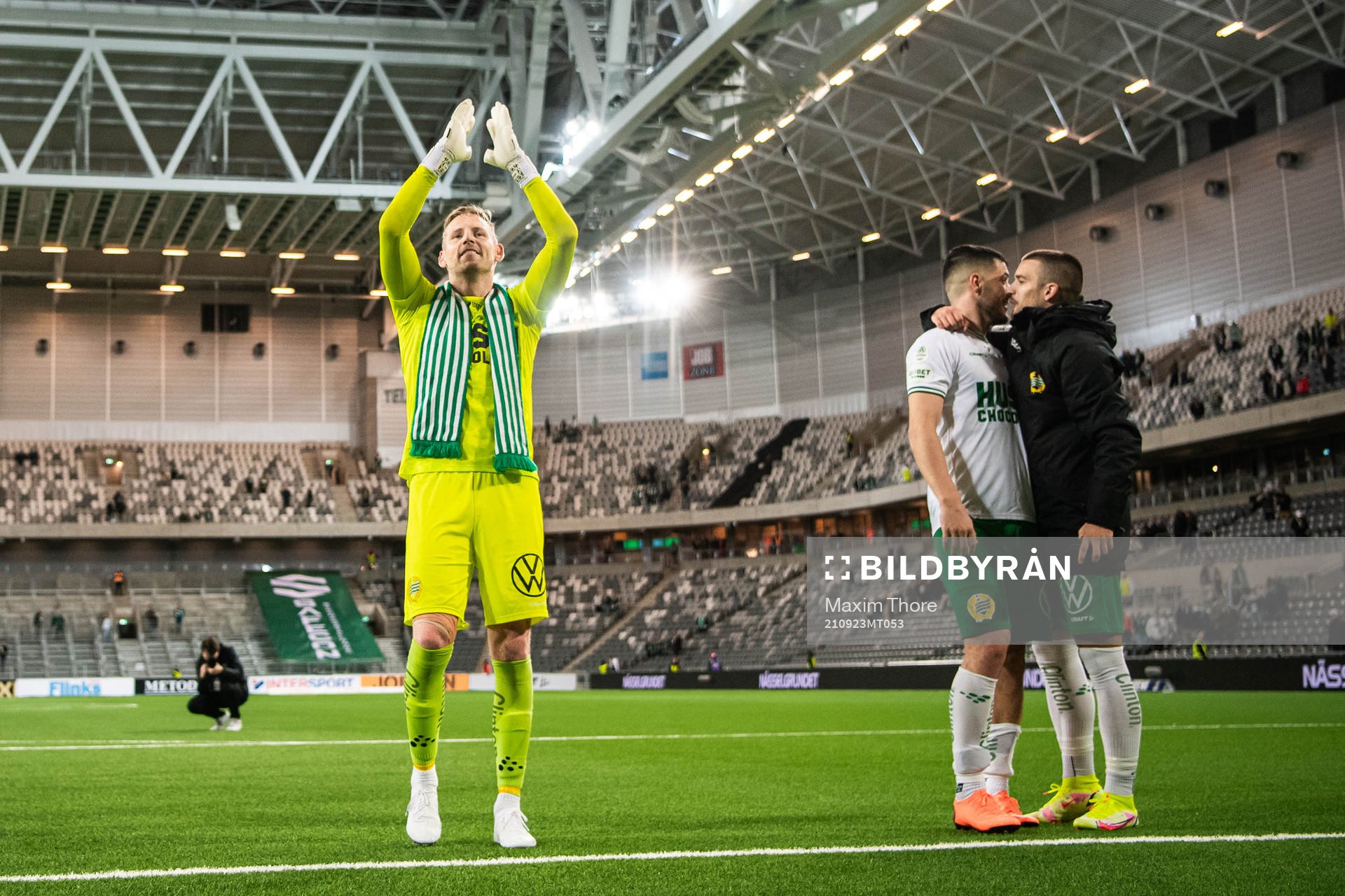 Hammarbys målvakt David Ousted, Astrit Selmani och