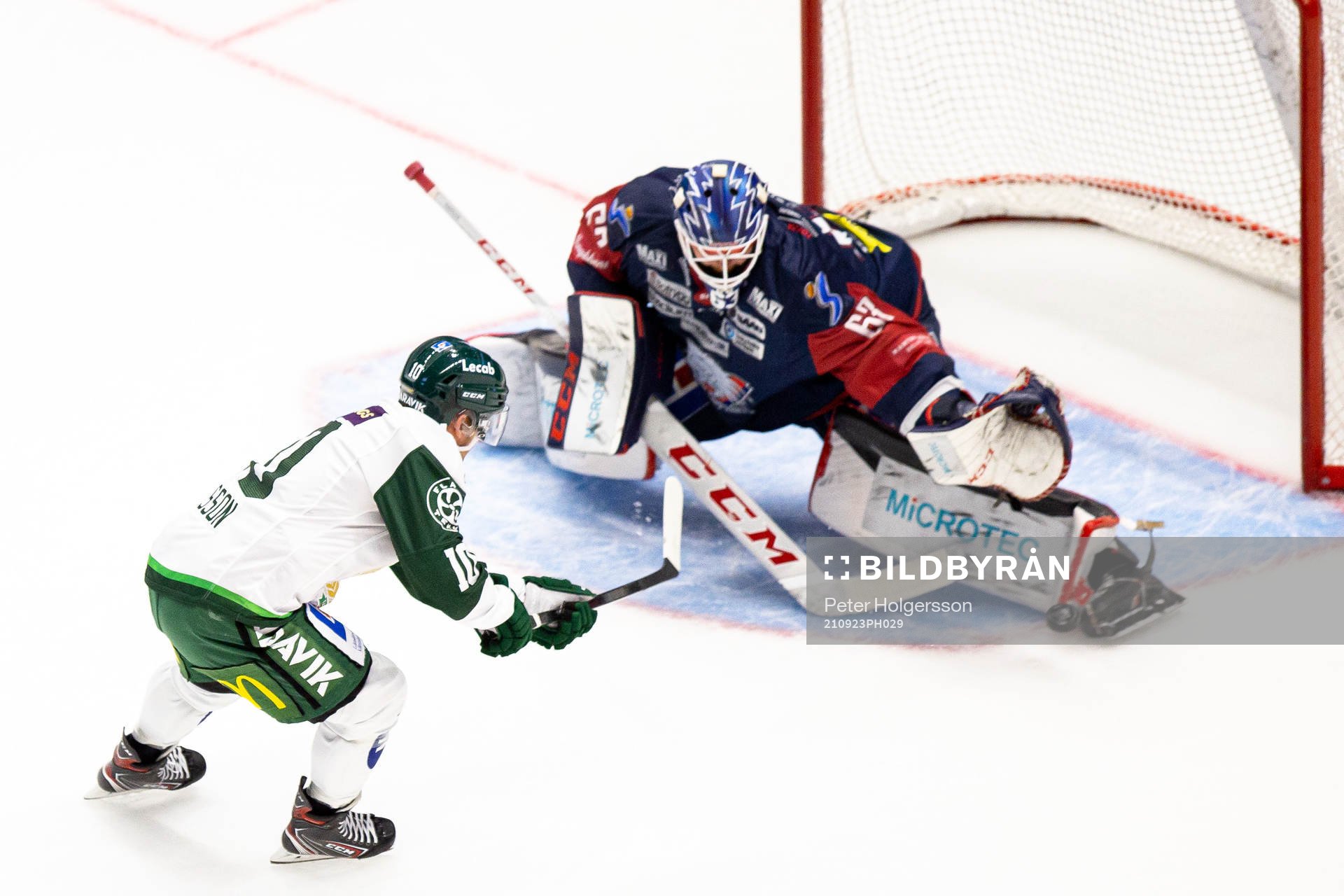 Färjestads Marcus Nilsson gör 0-2 bakom Linköpings