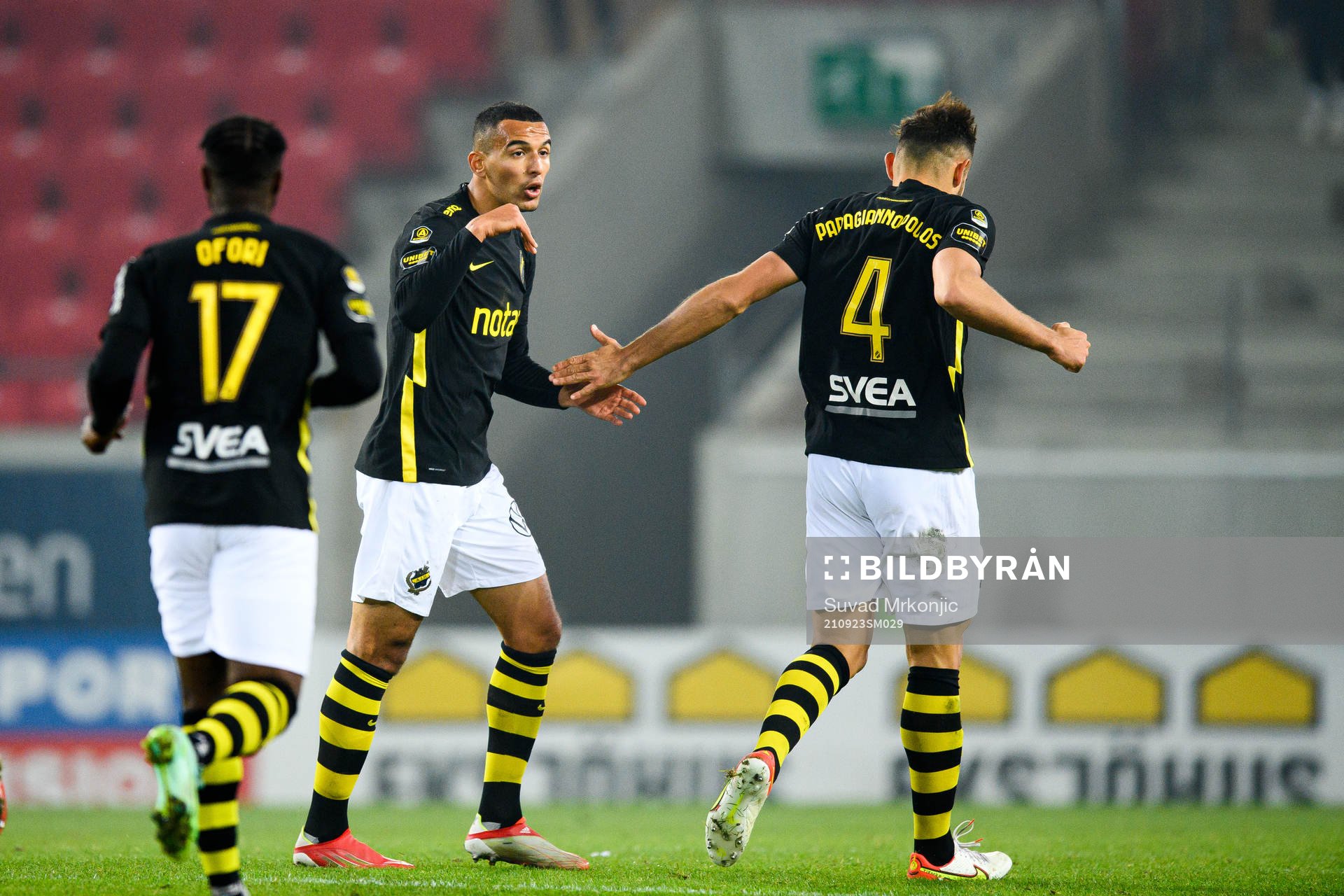 s Nabil Bahoui och Sotirios Papagiannopoulos jublar