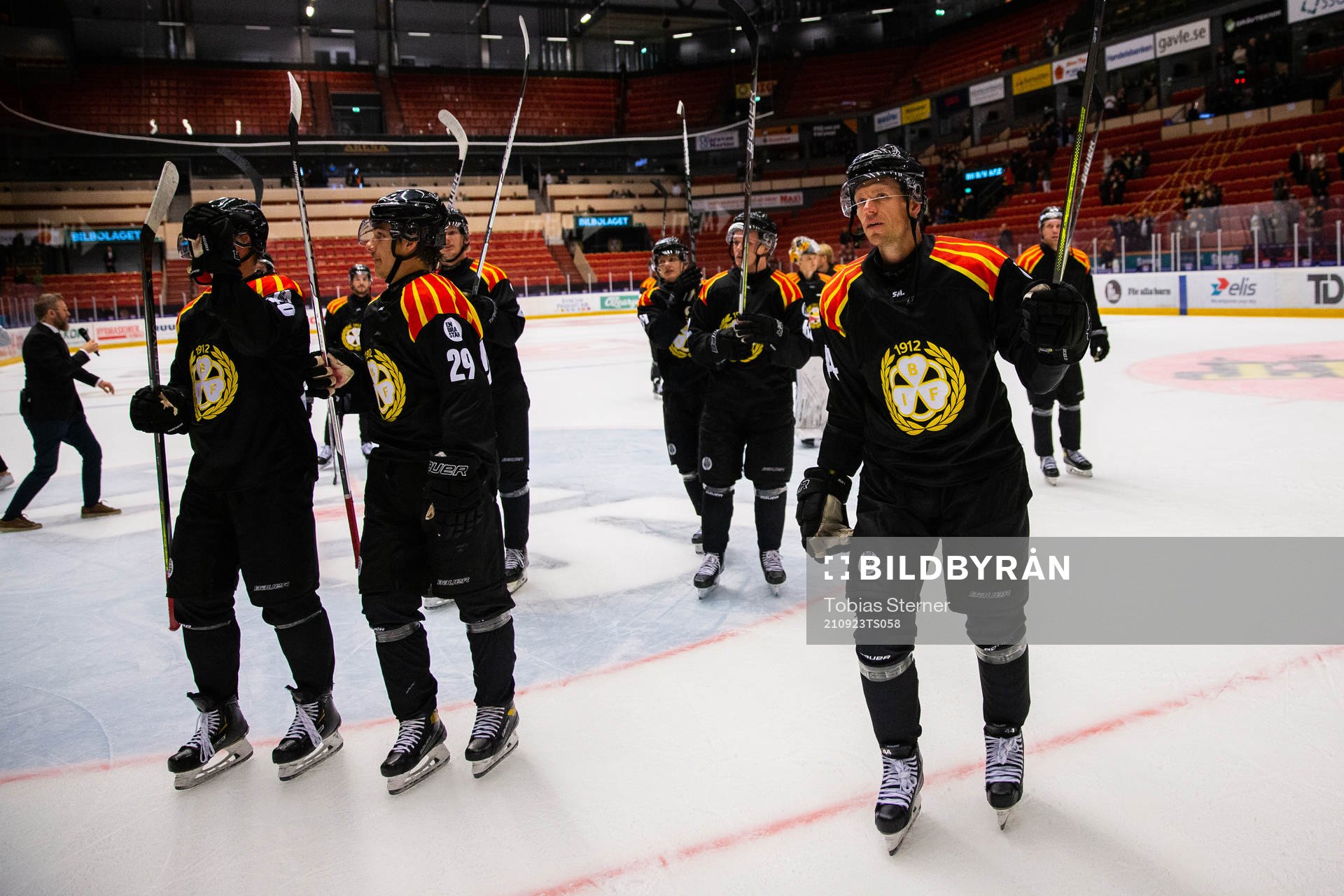 Brynäs spelare jublar