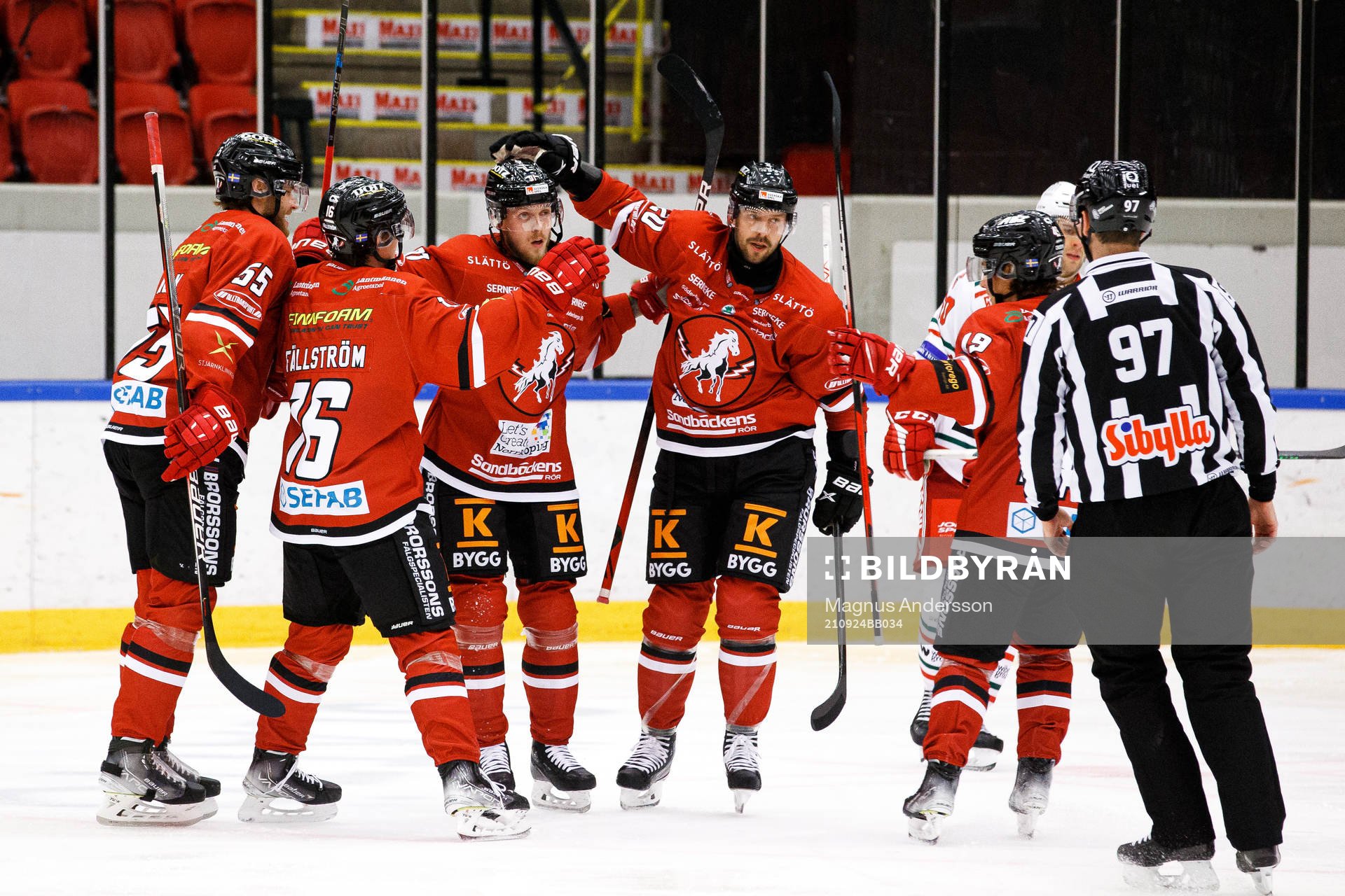 Vita Hästens Marcus Eriksson jublar
