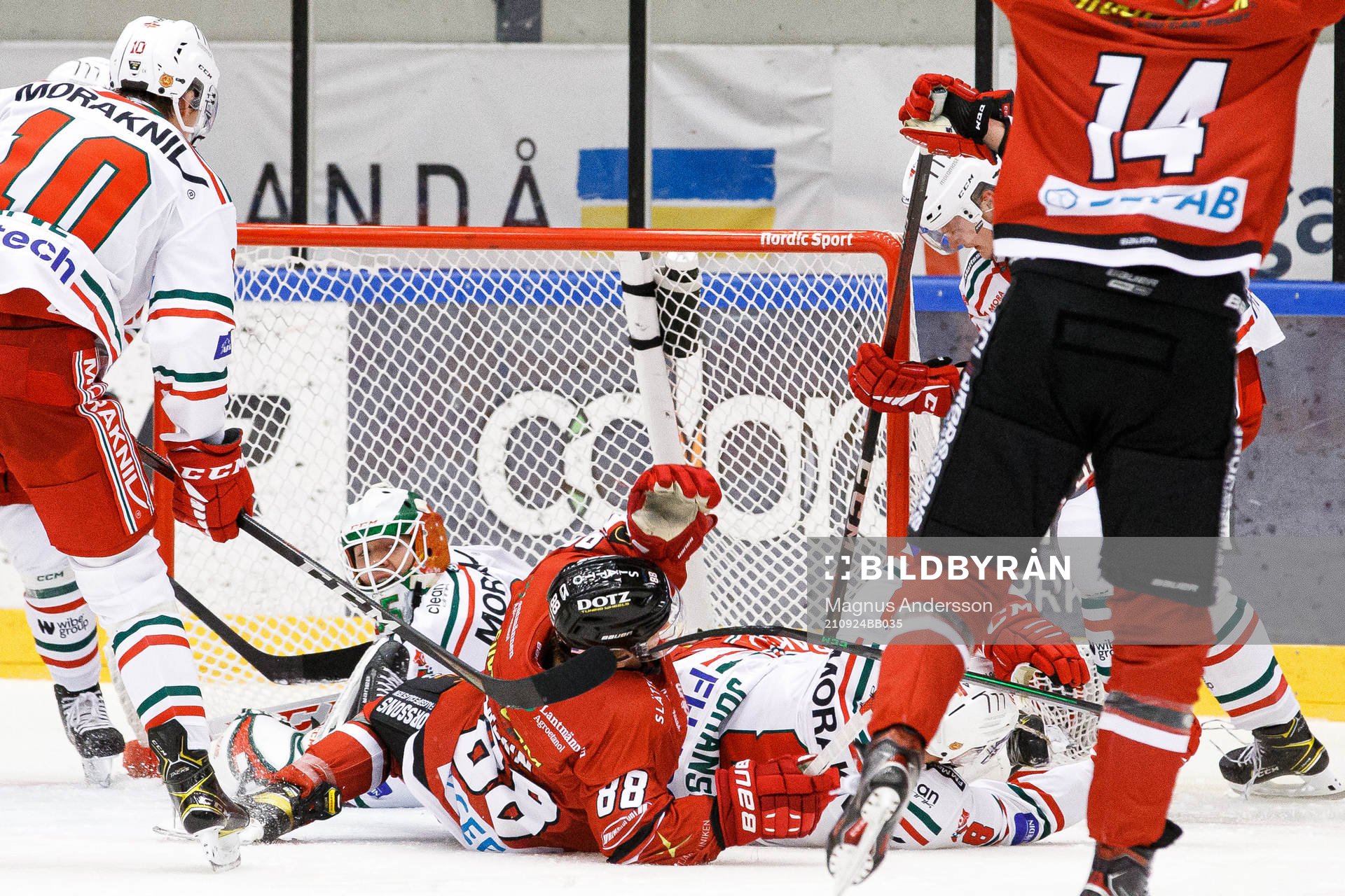 Vita Hästens Corey Mackin gör 3-2