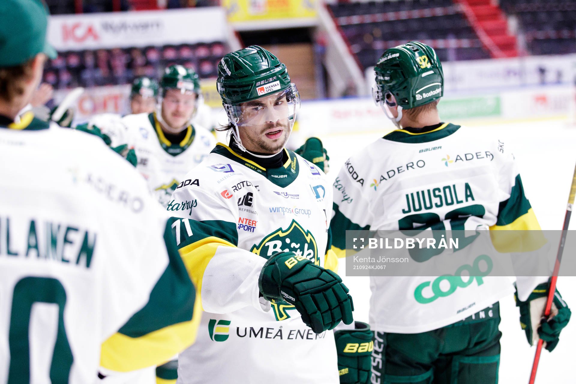 Björklövens Gustav Possler jublar