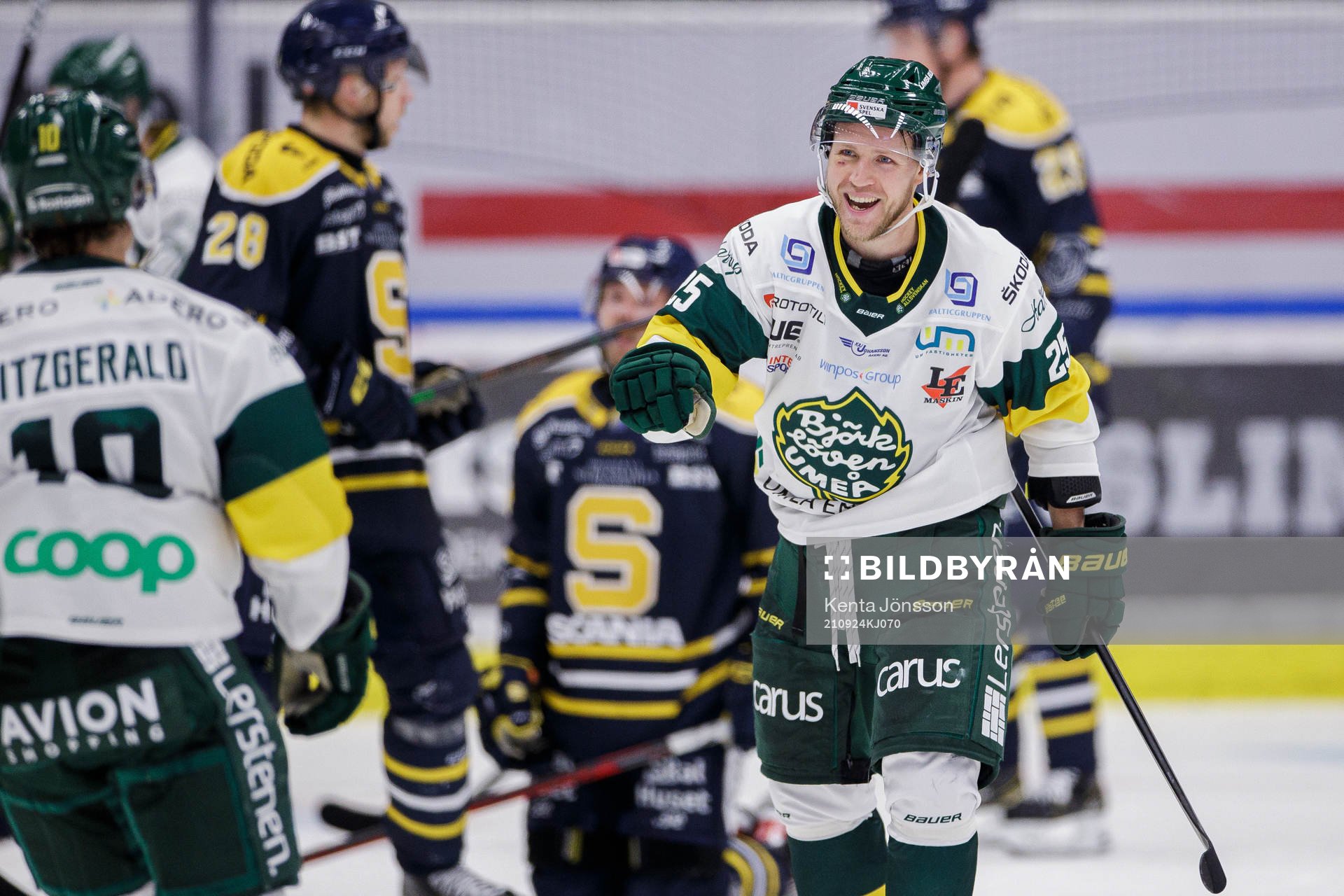 Björklövens Christoffer Bengtsson jublar
