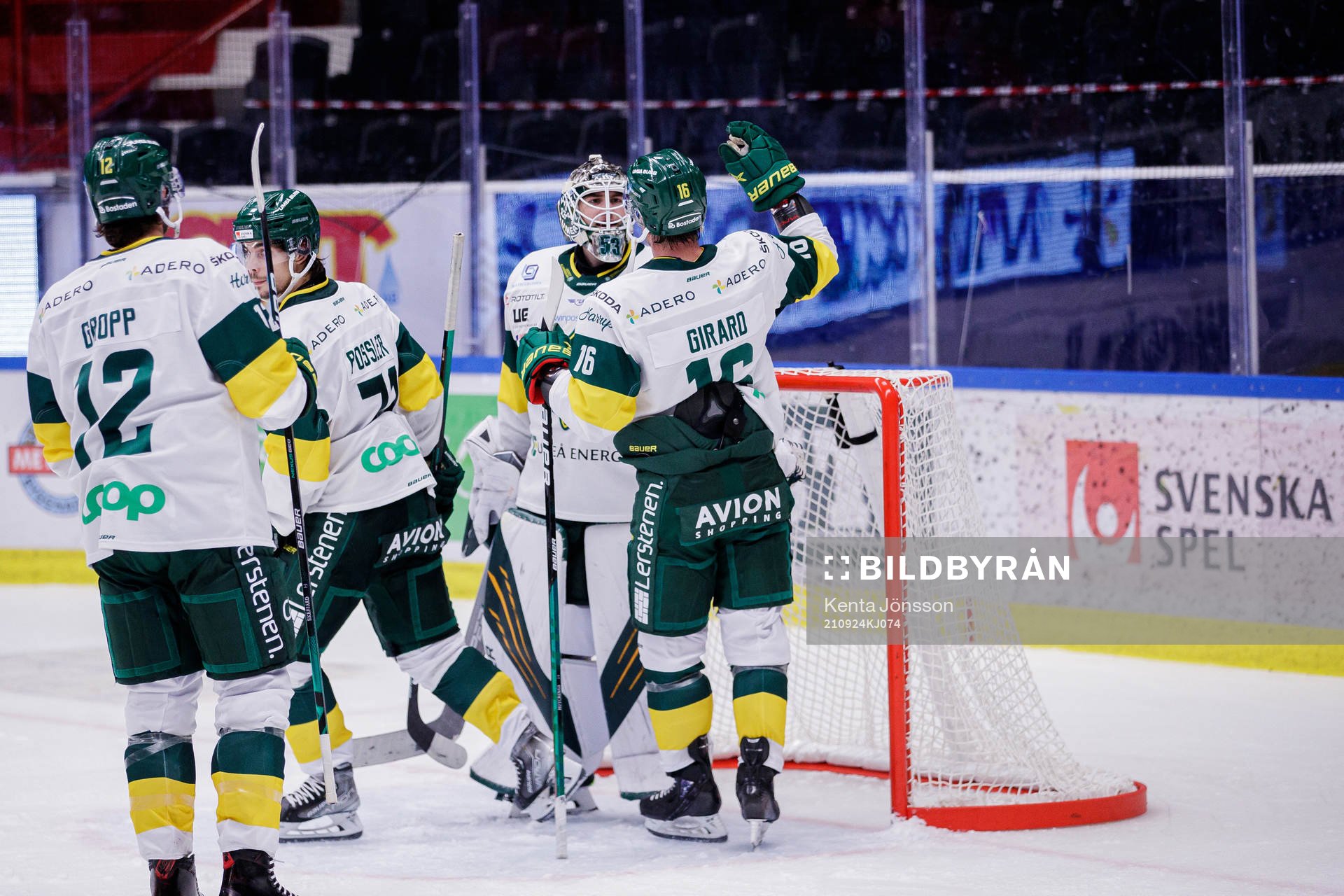 Björklövens målvakt Claes Endre jublar