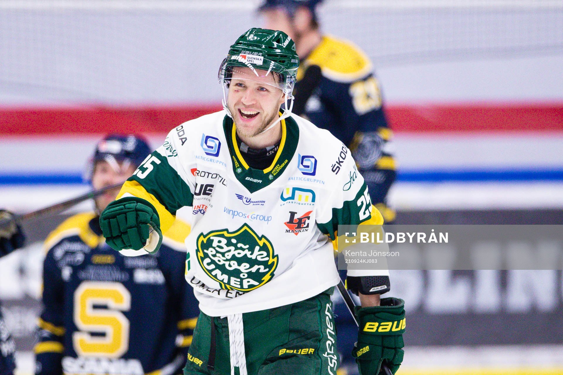 Björklövens s Christopher Bengtsson jublar