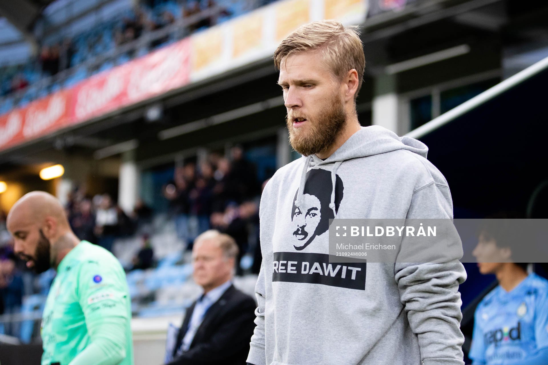 Örgrytes målvakt Fredrik Andersson innan fotbollsmatchen