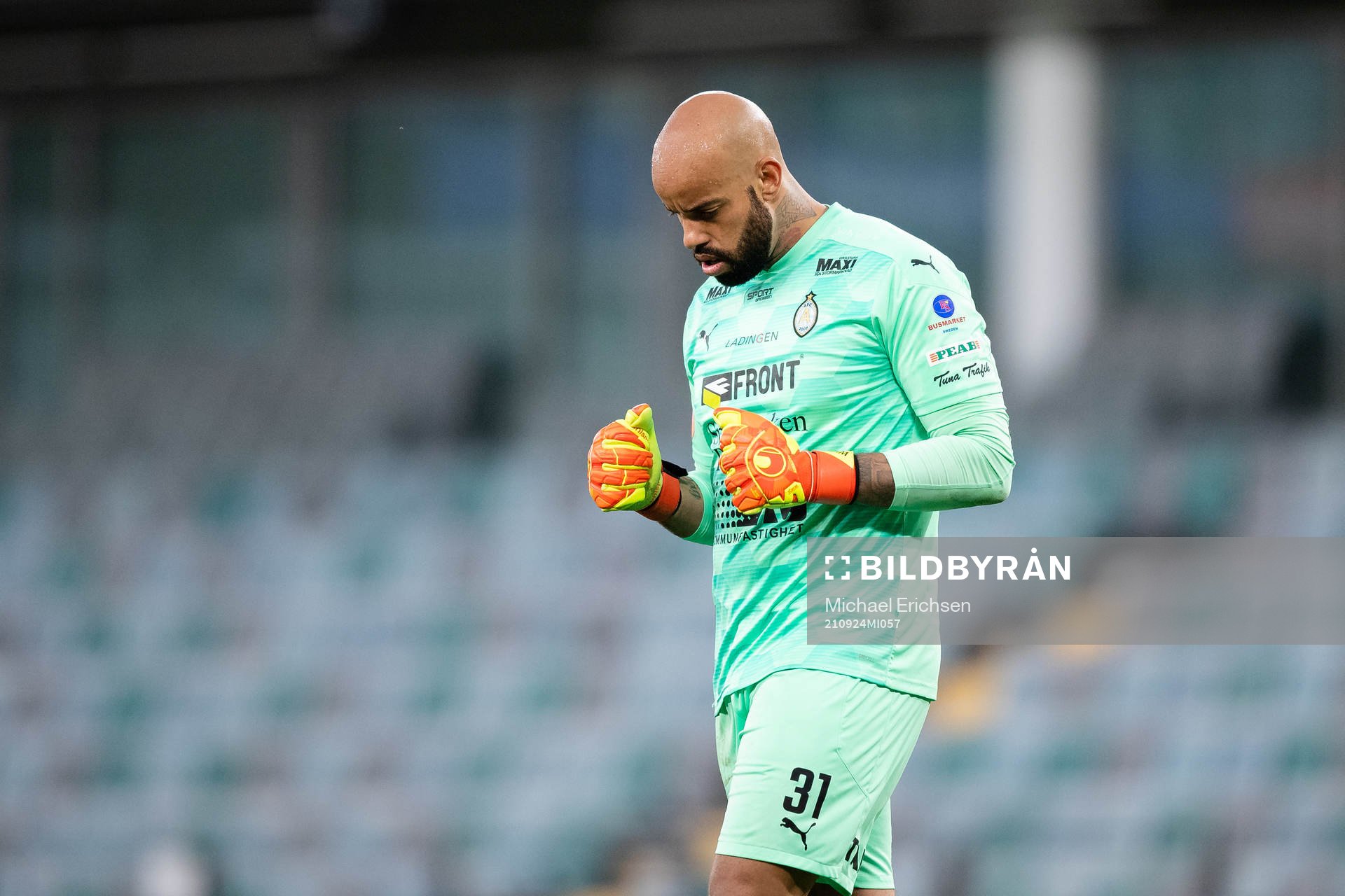 AFC Eskilstunas målvakt Joshua Wicks jublar efter 0-1 under fotbollsmatchen i Superettan mellan Örgryte och AFC Eskilstuna den 24 september 2021 i Göteborg.