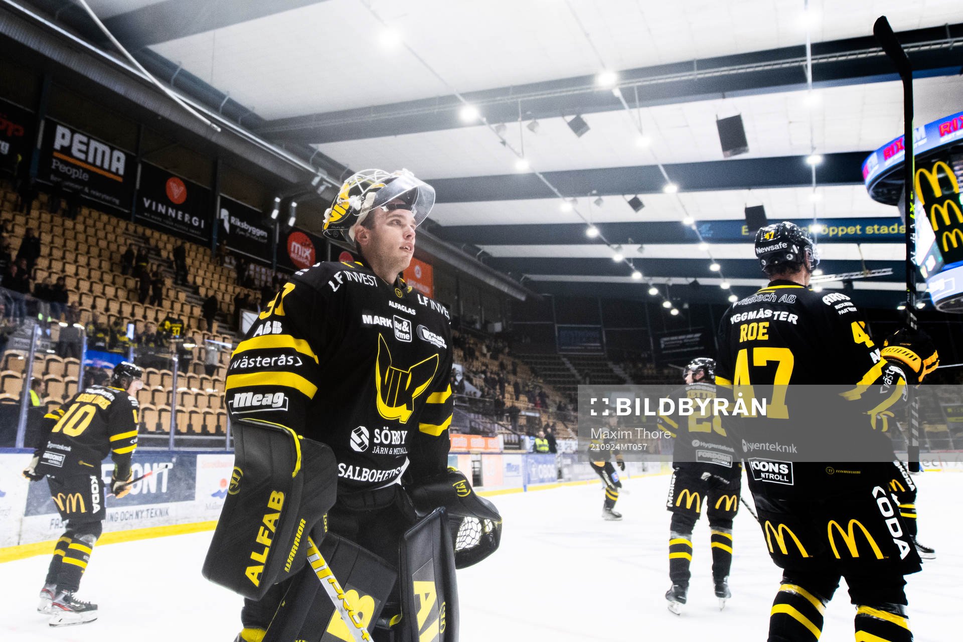 Västerås målvakt Johan Gustafsson jublar