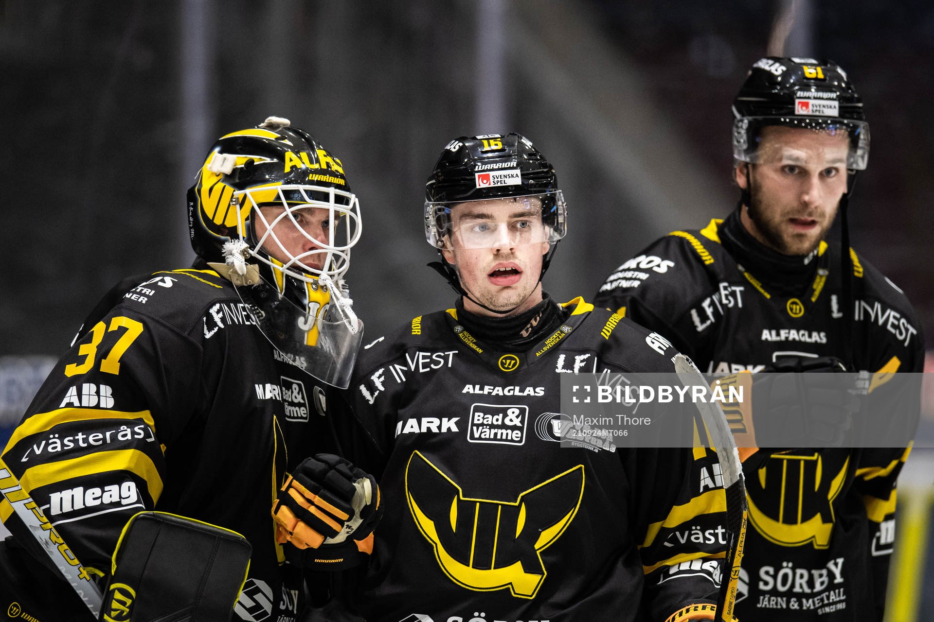 Västerås målvakt Johan Gustafsson jublar med Filip